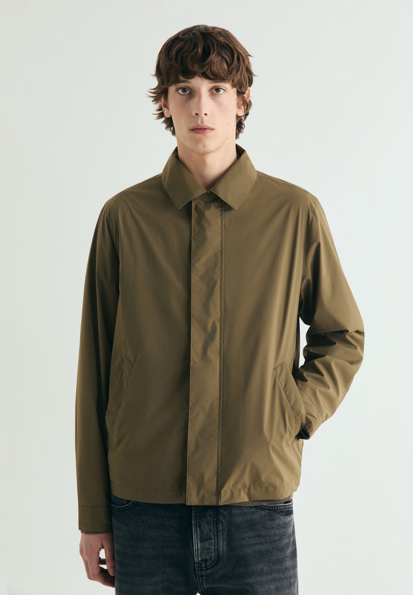 CHAQUETA TÉCNICA CON CREMALLERA