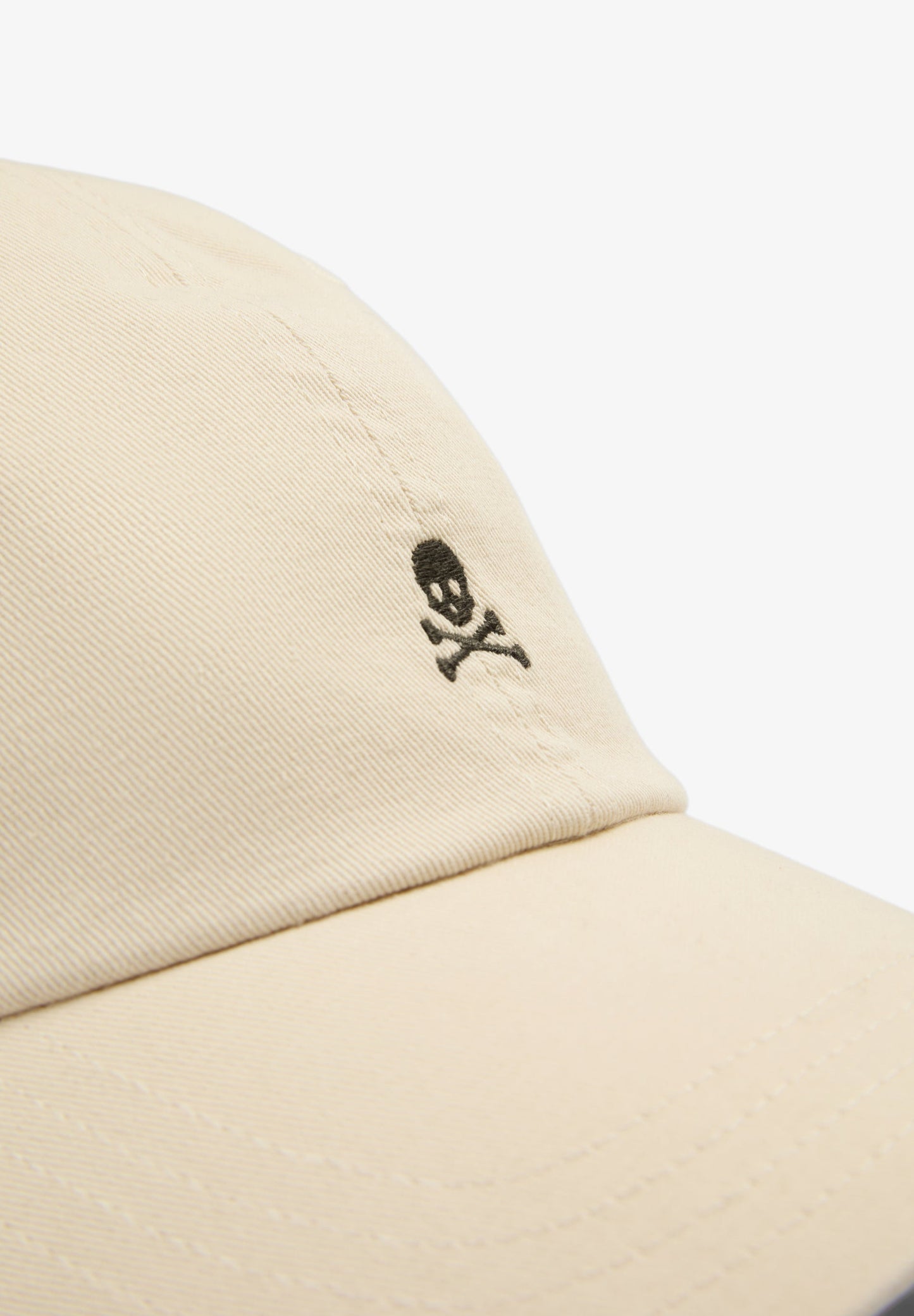 GORRA CALAVERA BORDADA