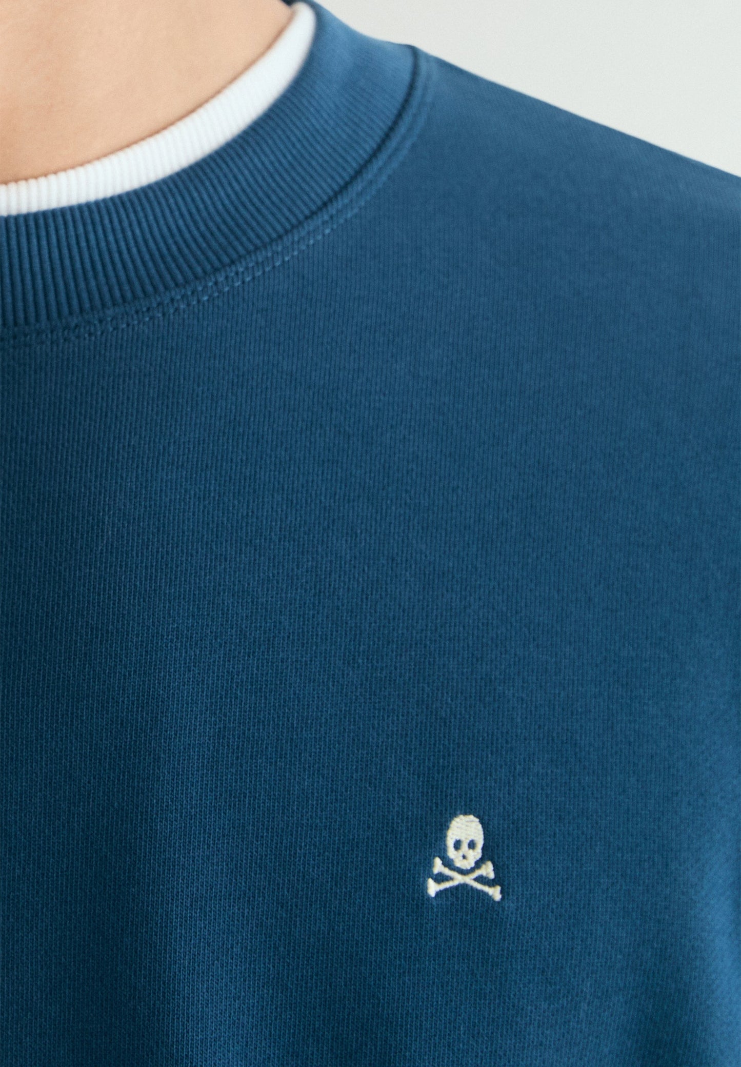 SUDADERA BORDADA CONTRASTE