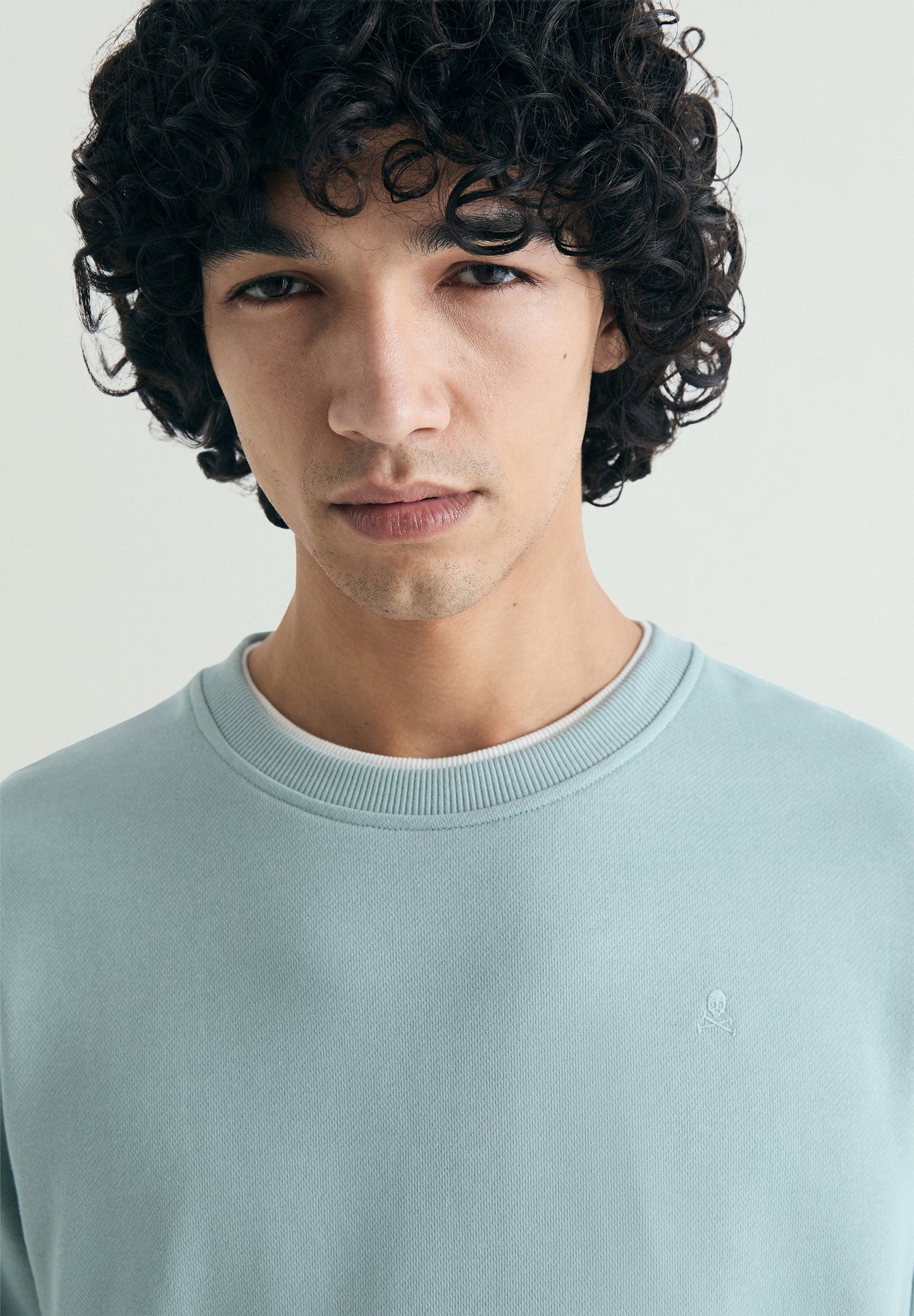 SUDADERA BORDADA WASHED