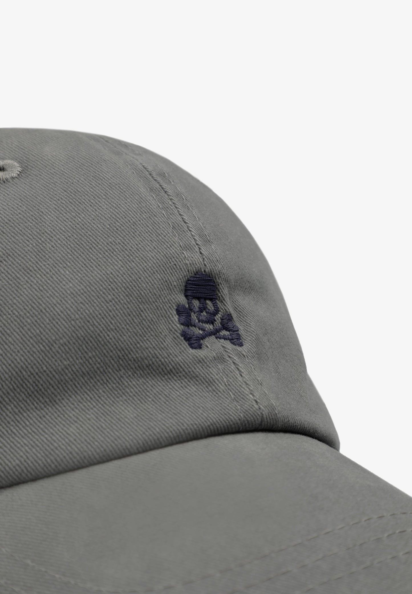 GORRA CALAVERA BORDADA