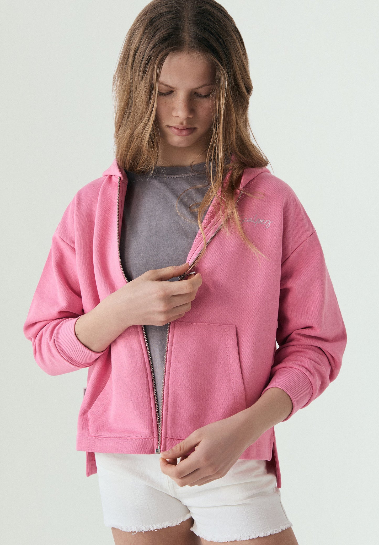 SUDADERA CON CAPUCHA CREMALLERA