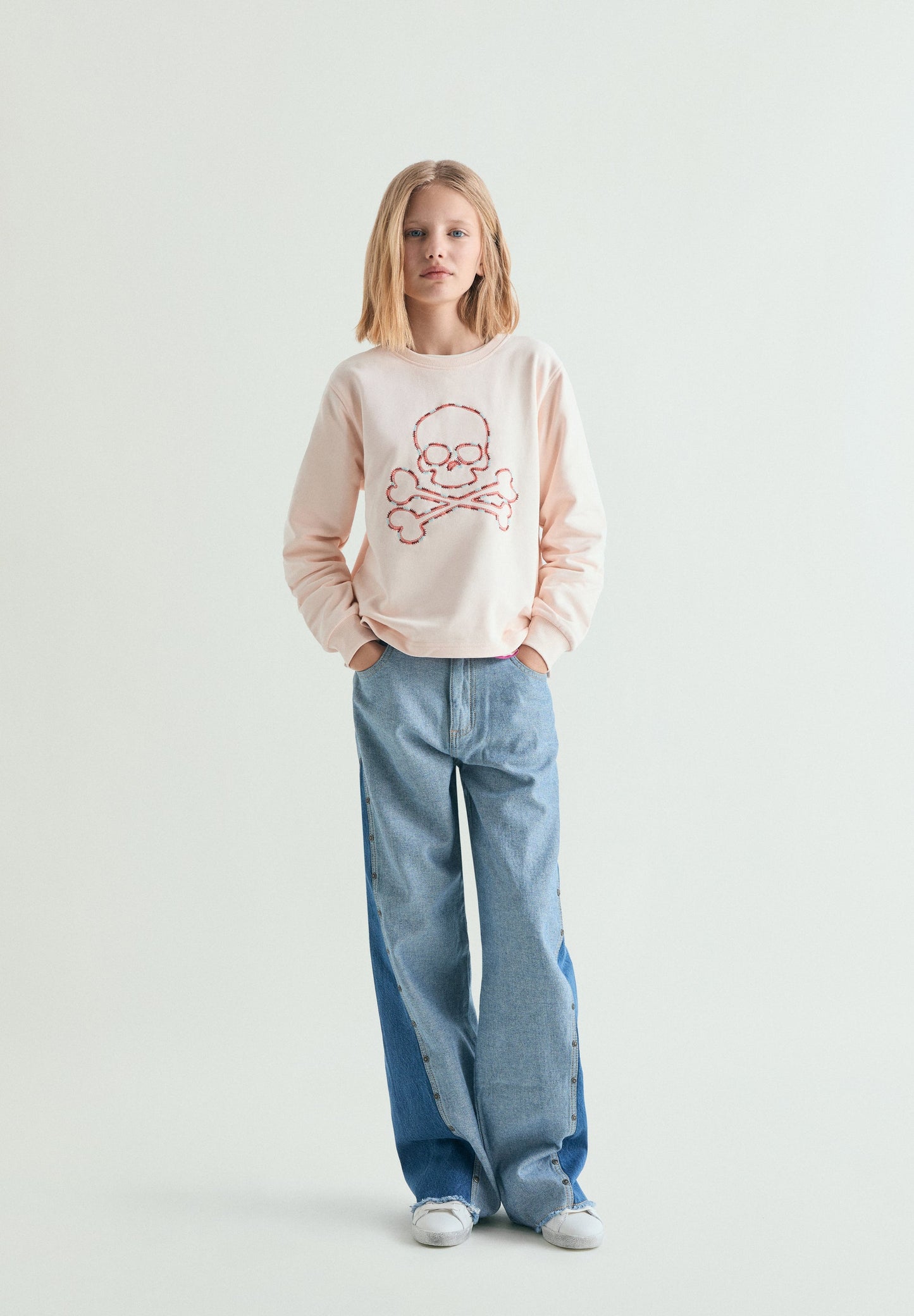 SUDADERA BORDADA CONTRASTE
