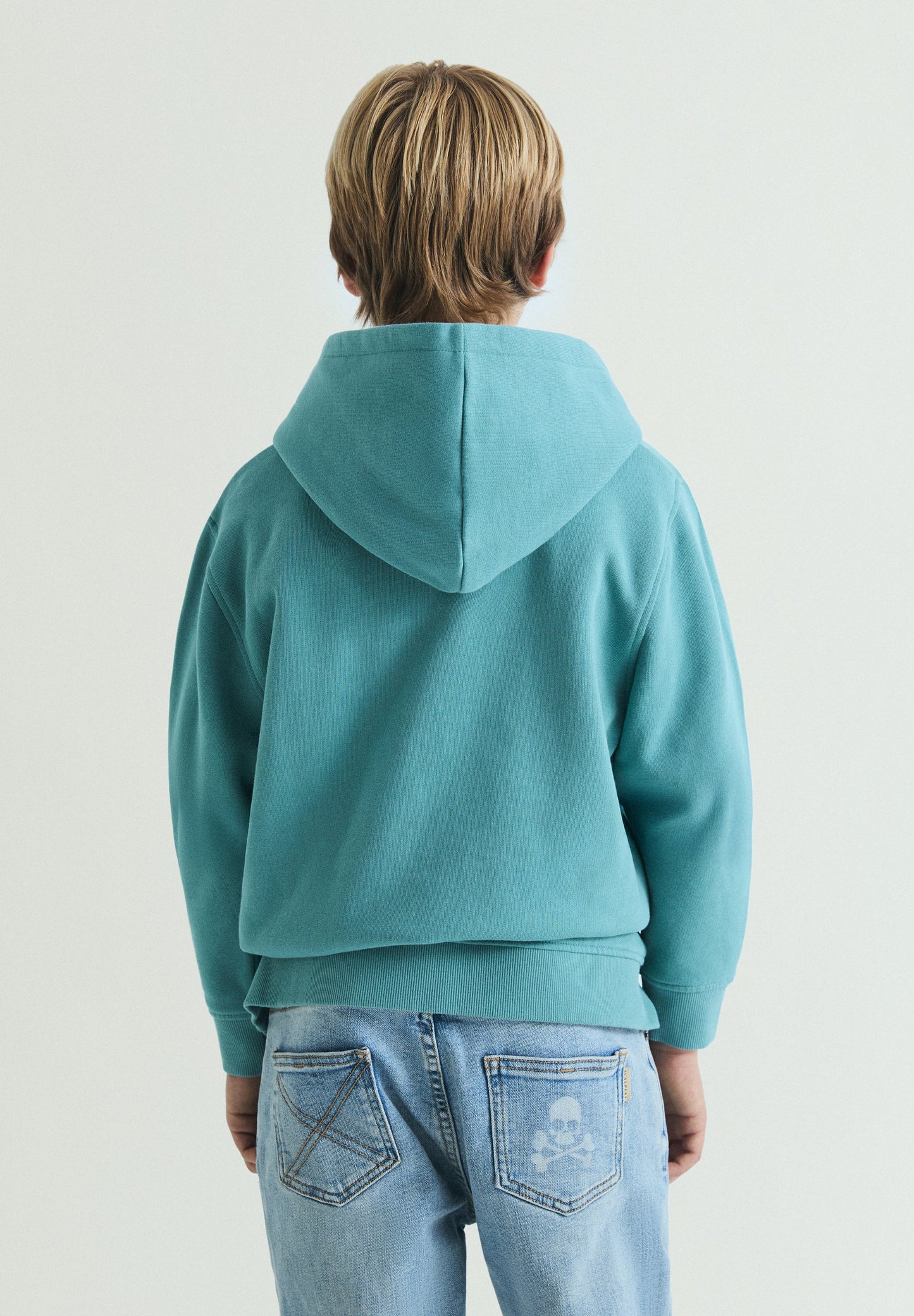SUDADERA BÁSICA CON CAPUCHA