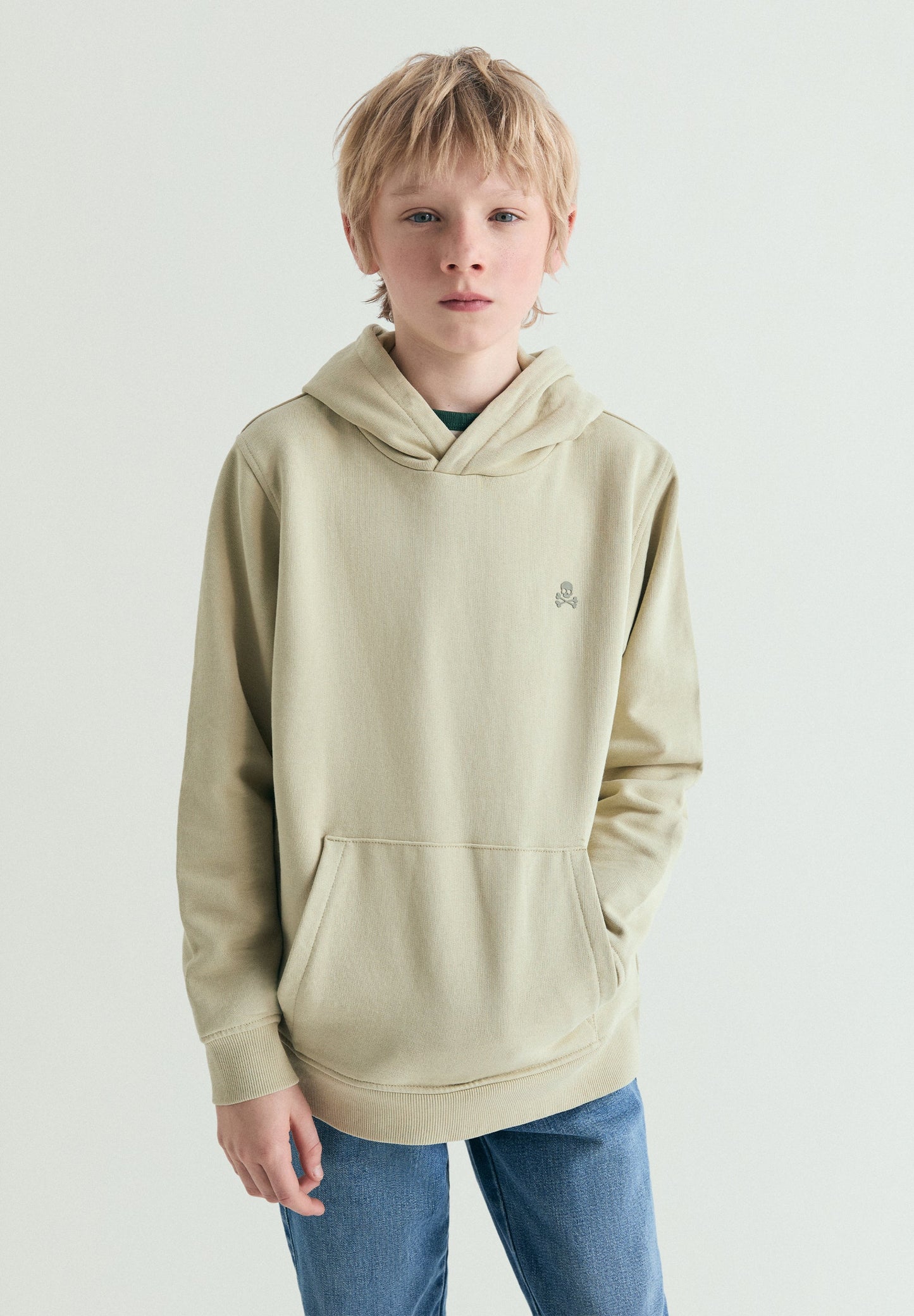 SUDADERA BÁSICA CON CAPUCHA