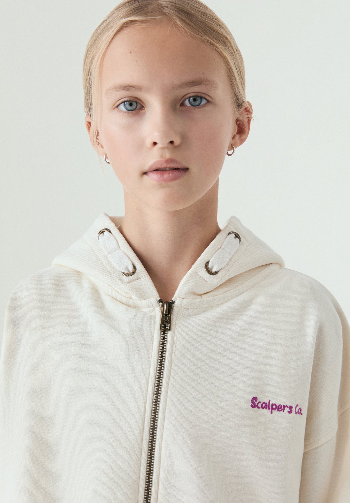 SUDADERA CON CAPUCHA CREMALLERA