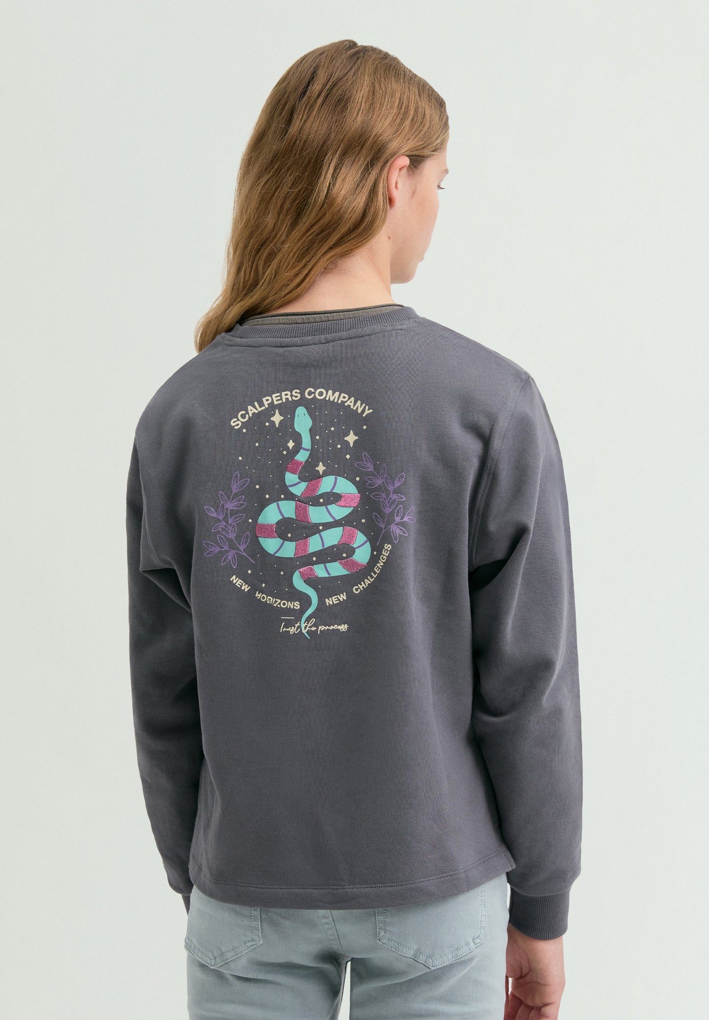 SUDADERA BORDADA CONTRASTE