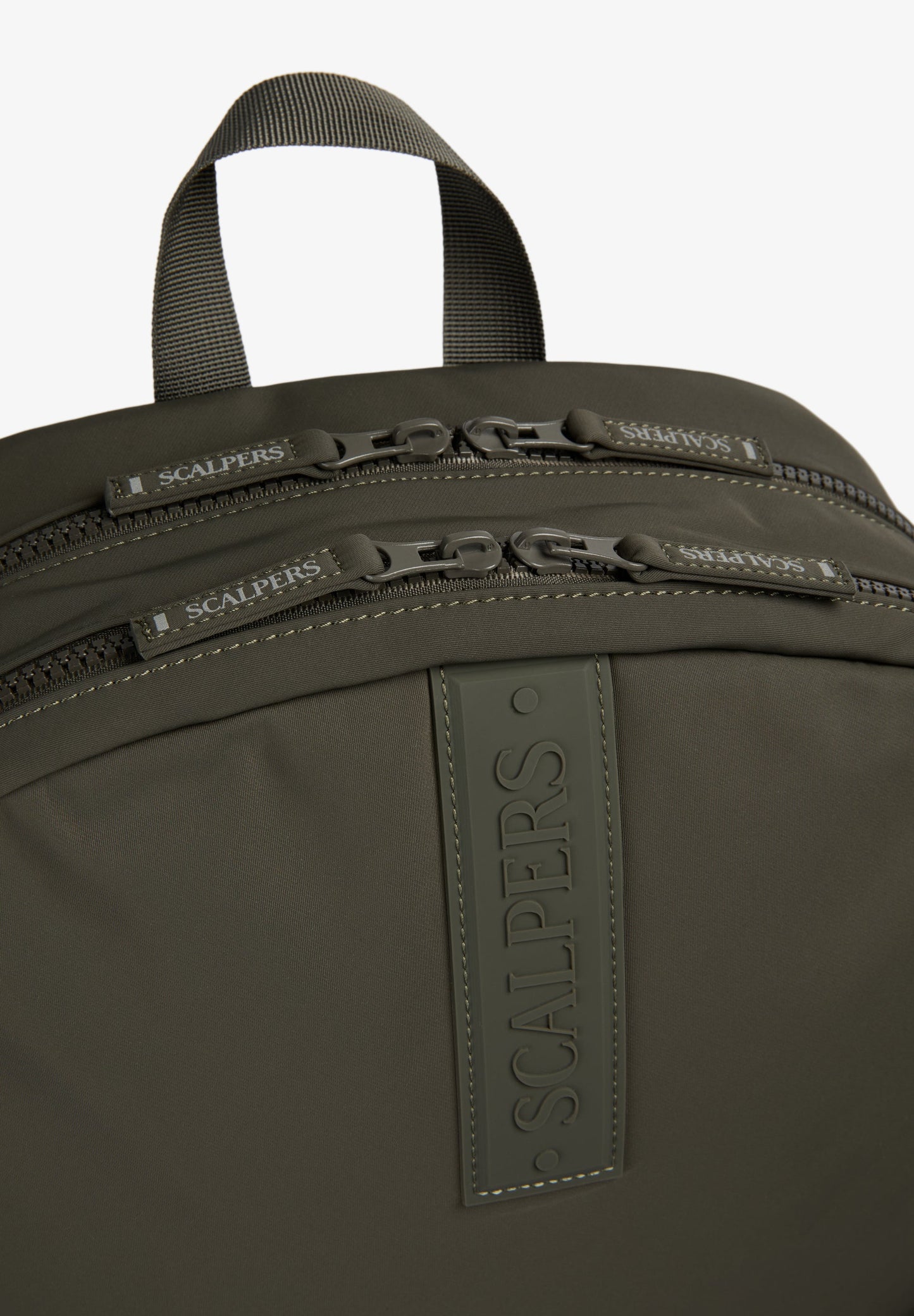 MOCHILA TÉCNICA CON BOLSILLOS