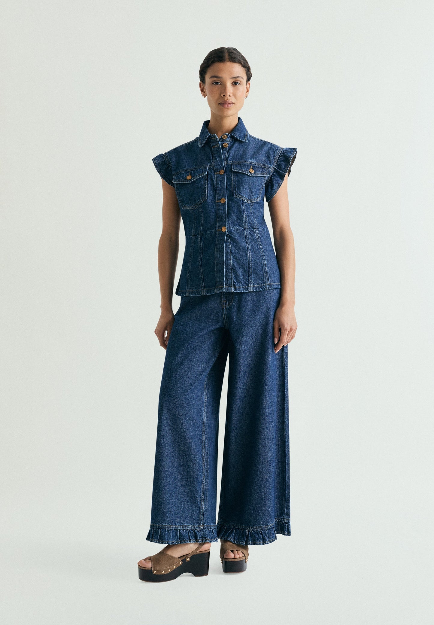 CAMISA DENIM CON MANGA VOLANTE