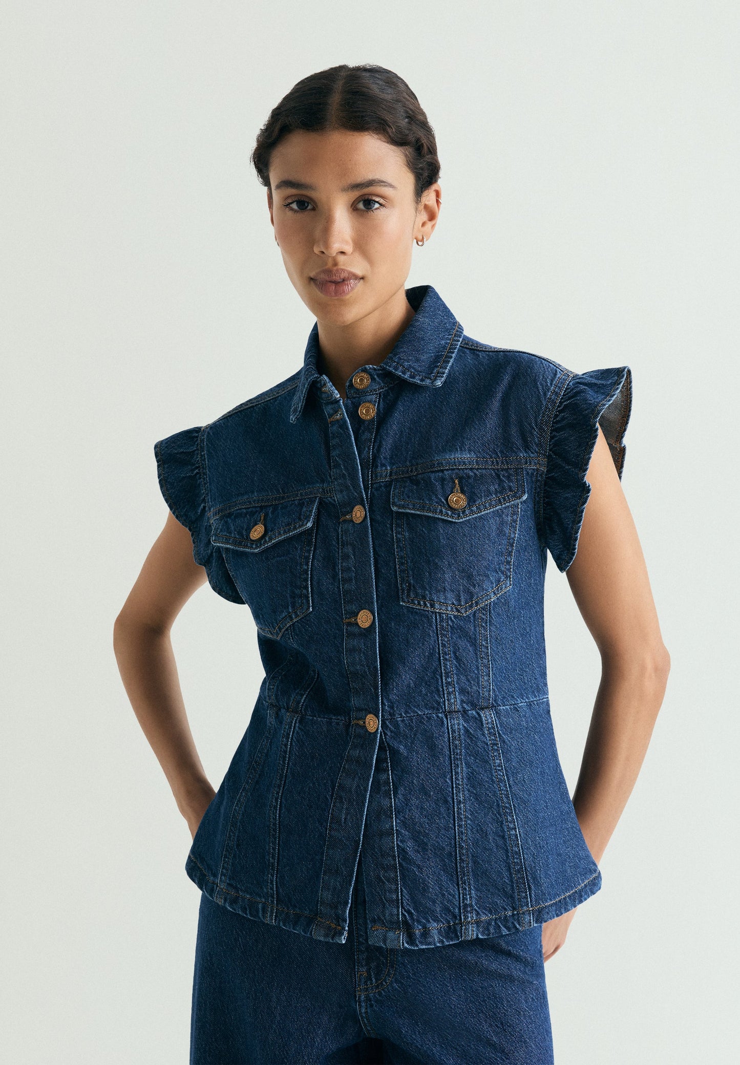 CAMISA DENIM CON MANGA VOLANTE