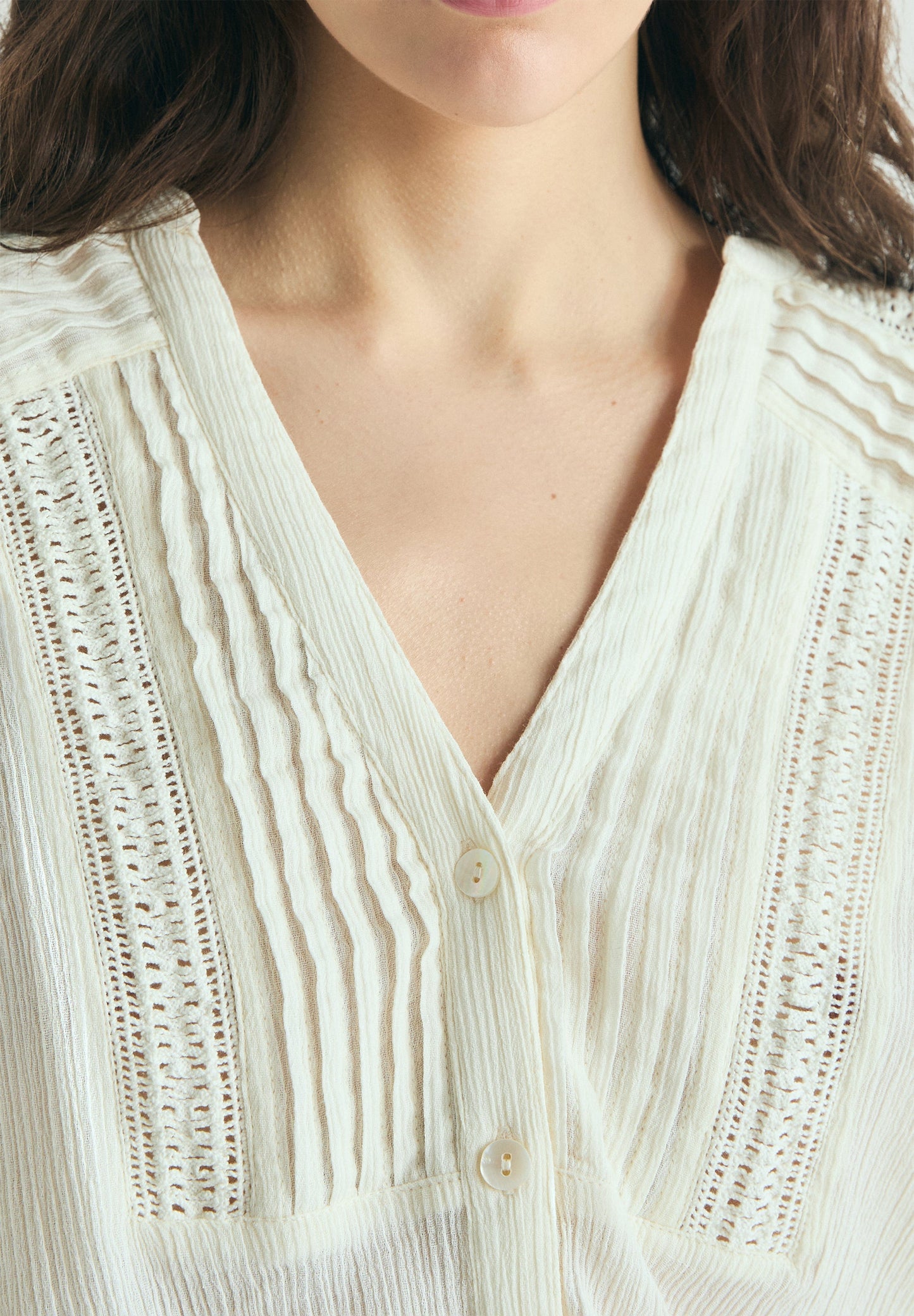 BLUSA DETALLE ENCAJE