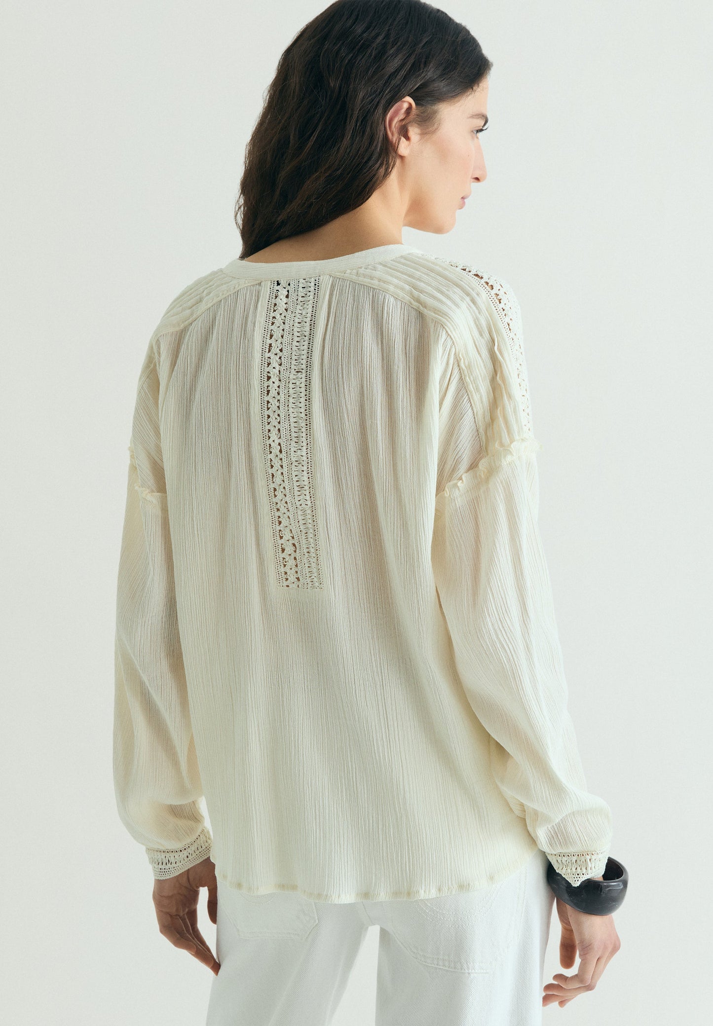 BLUSA DETALLE ENCAJE