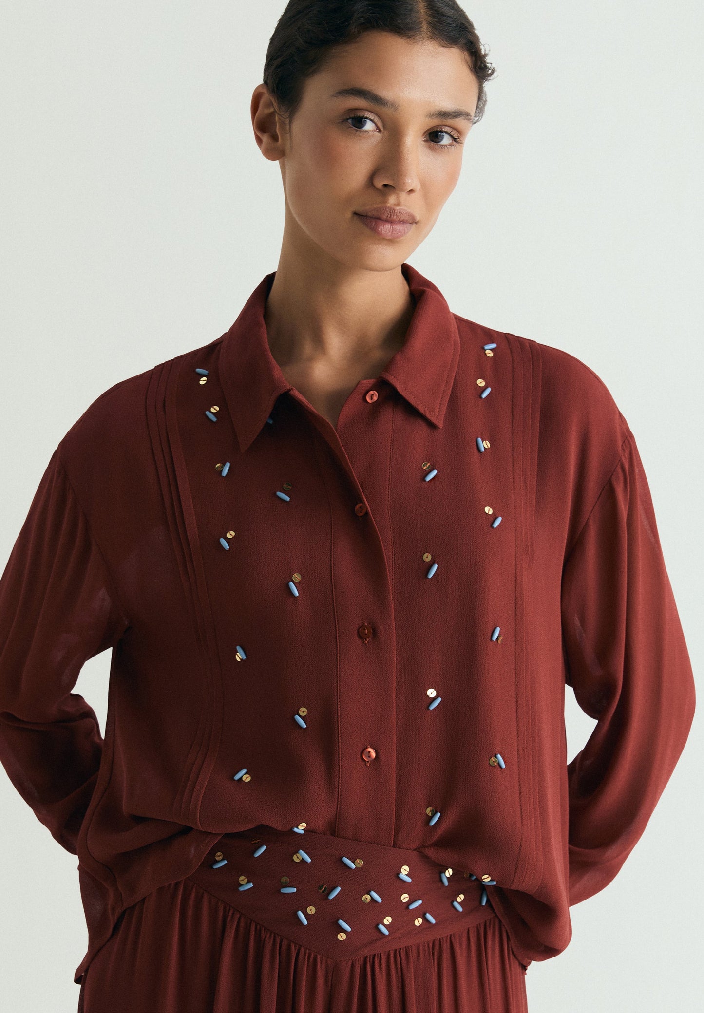 BLUSA VISCOSA DETALLE APLIQUES