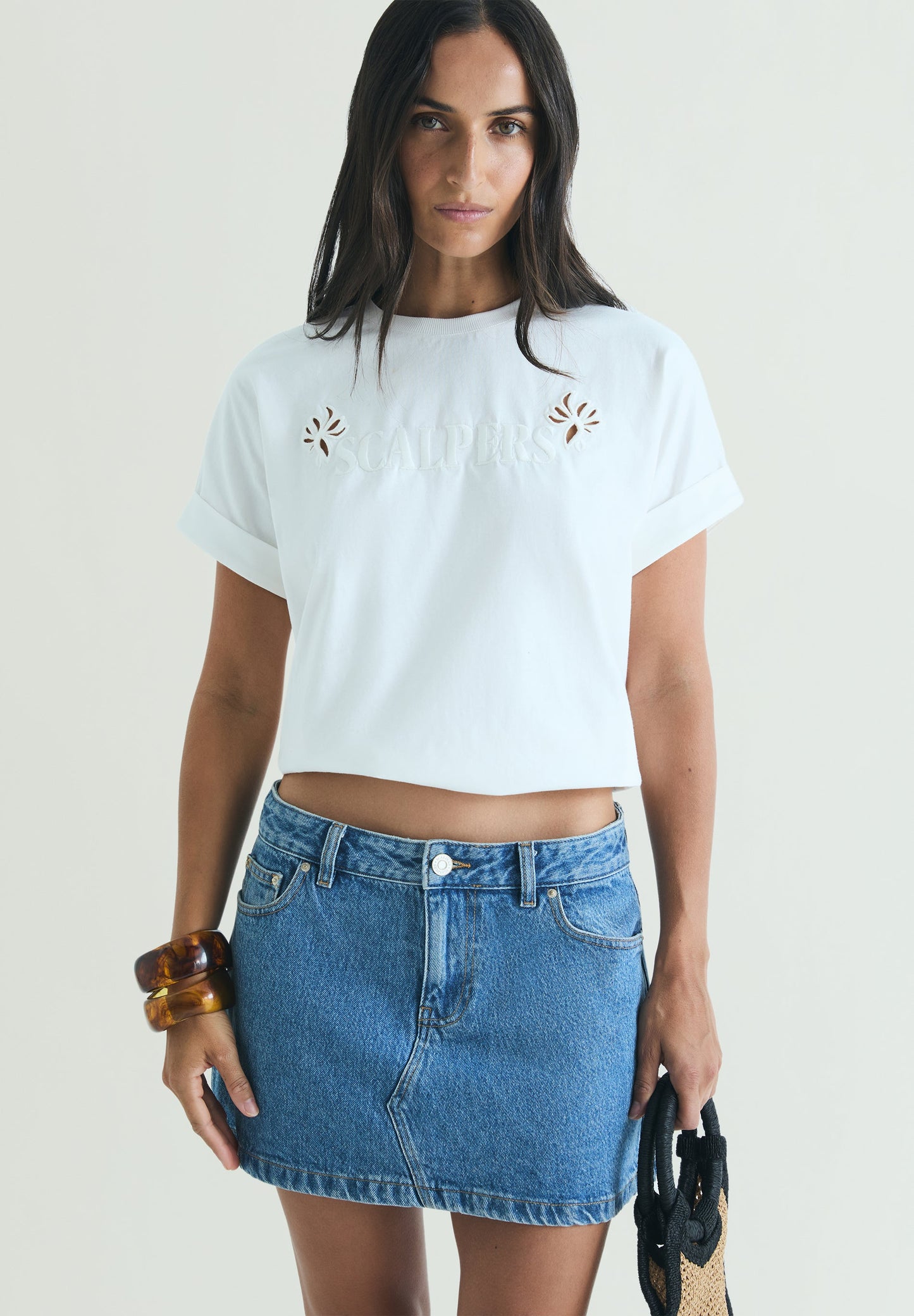 CAMISETA BORDADO CONTRASTE