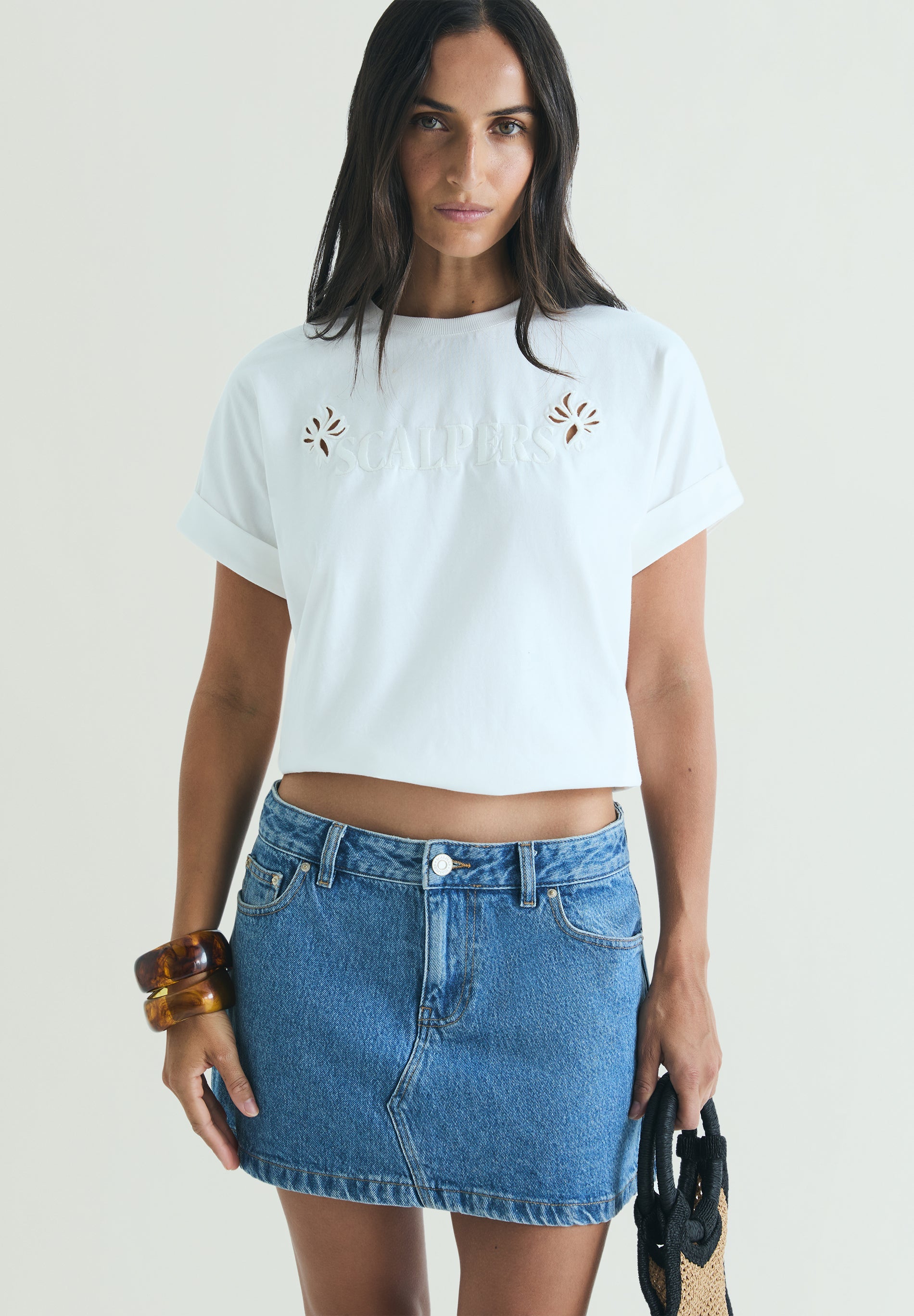 CAMISETA BORDADO CONTRASTE