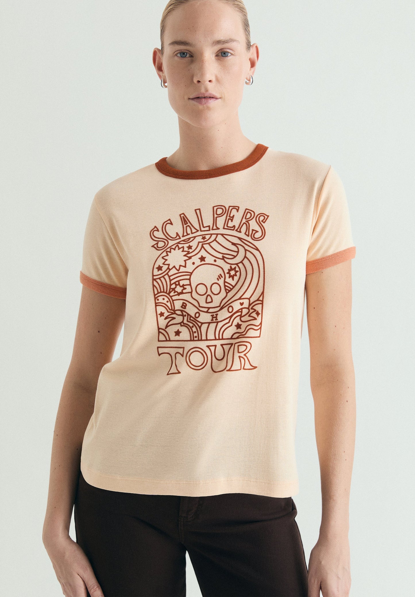 CAMISETA CUELLO CONTRASTE