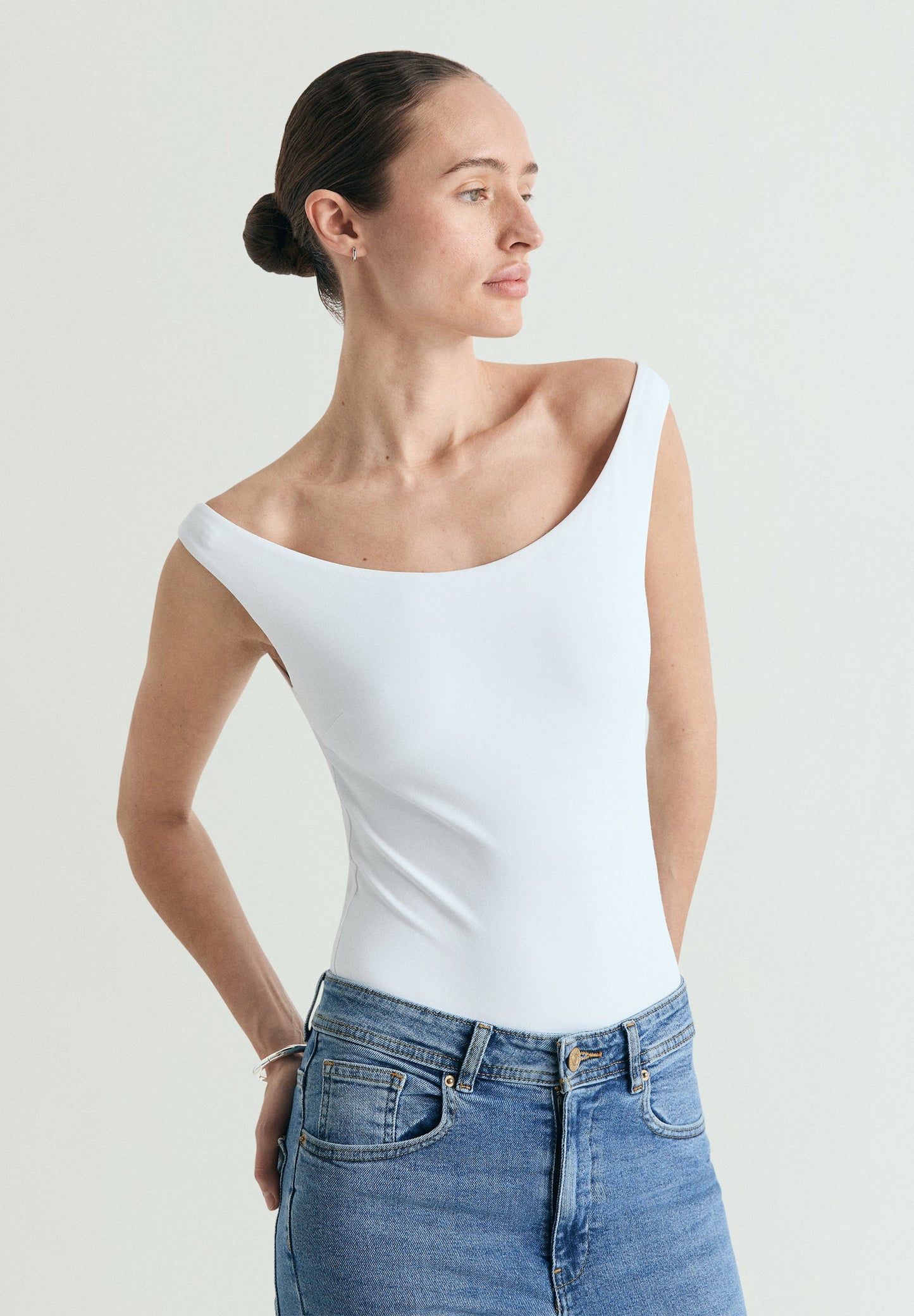 BODY OFF THE SHOULDER