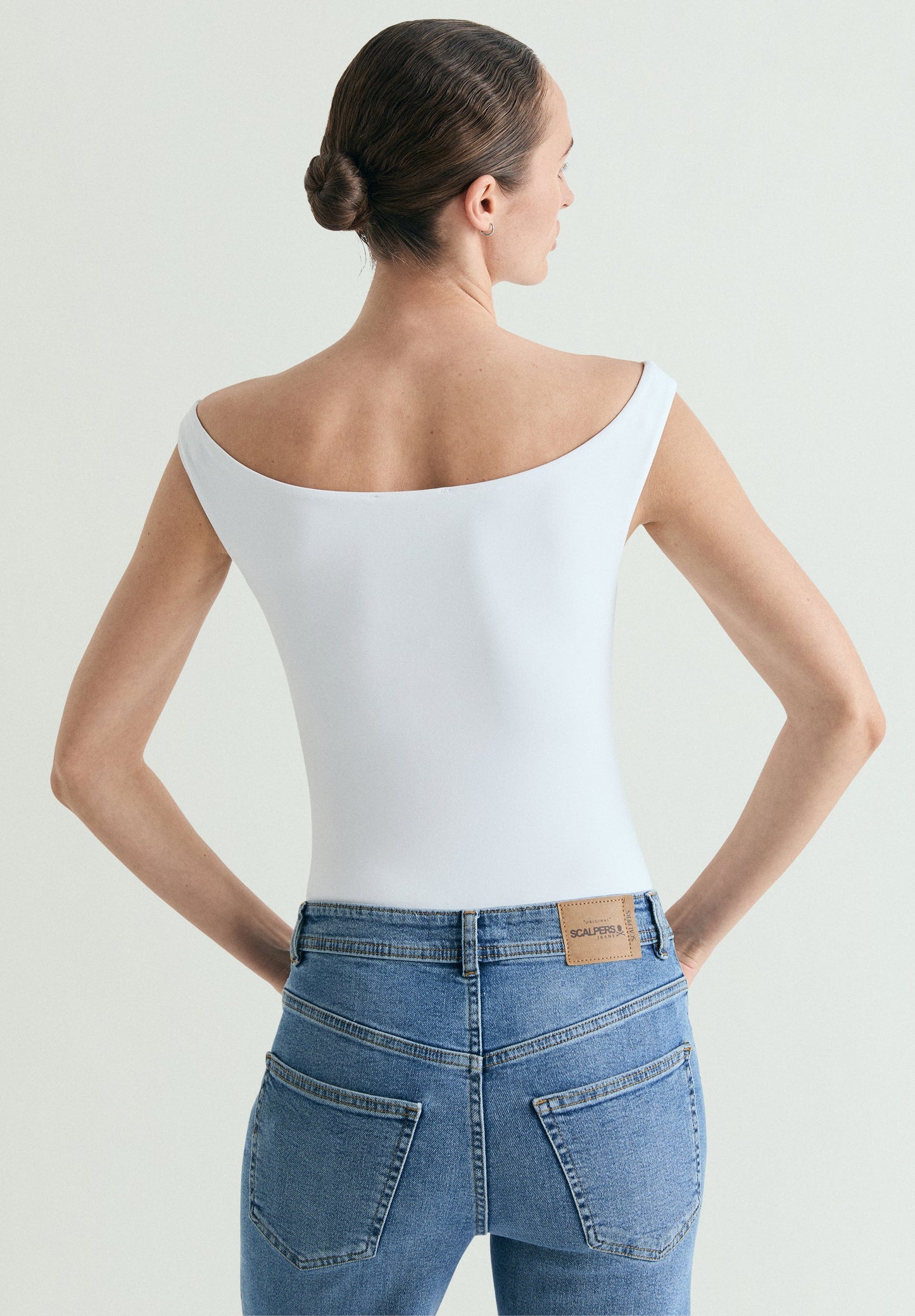 BODY OFF THE SHOULDER
