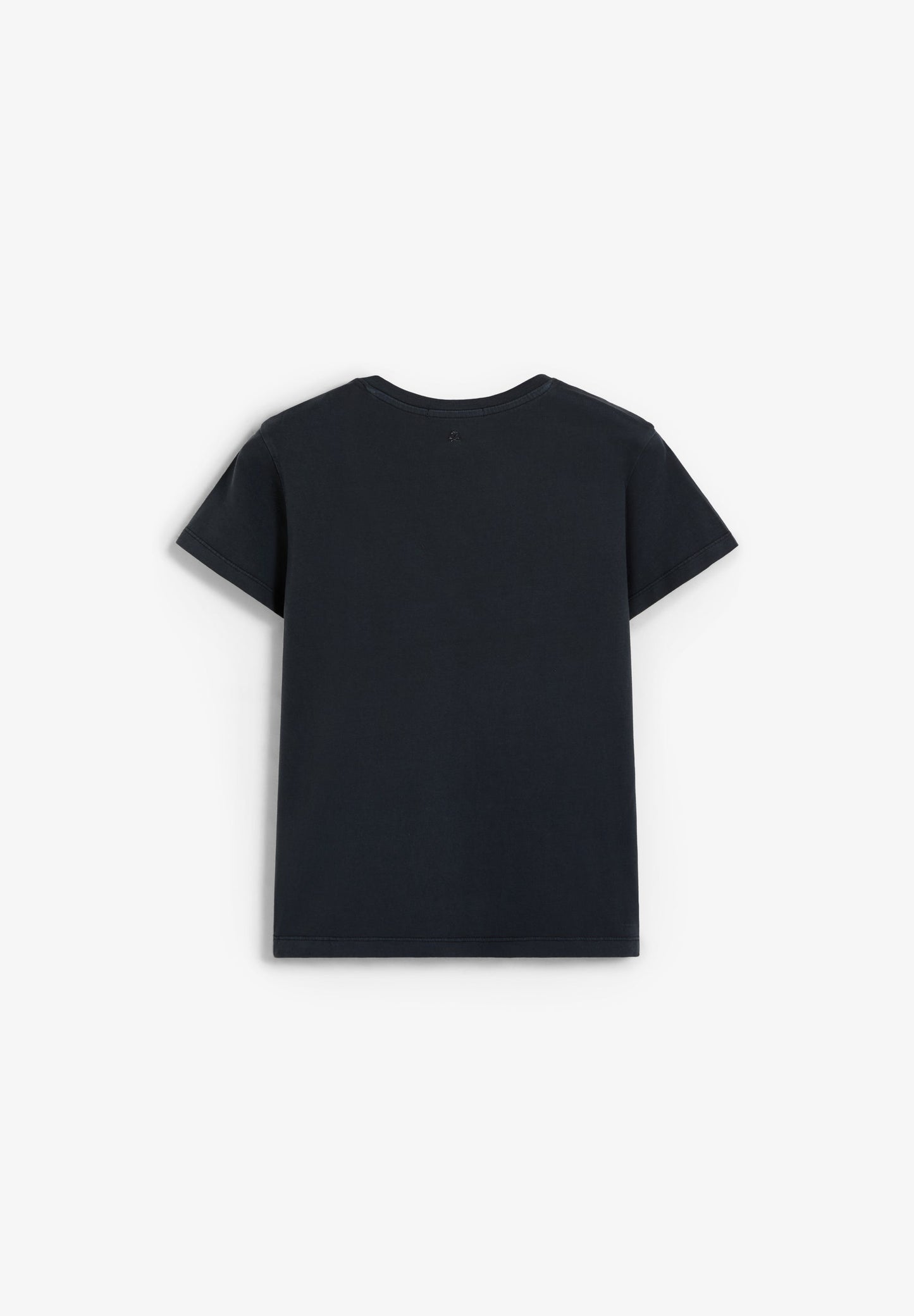 CAMISETA BÁSICA ESCOTE V