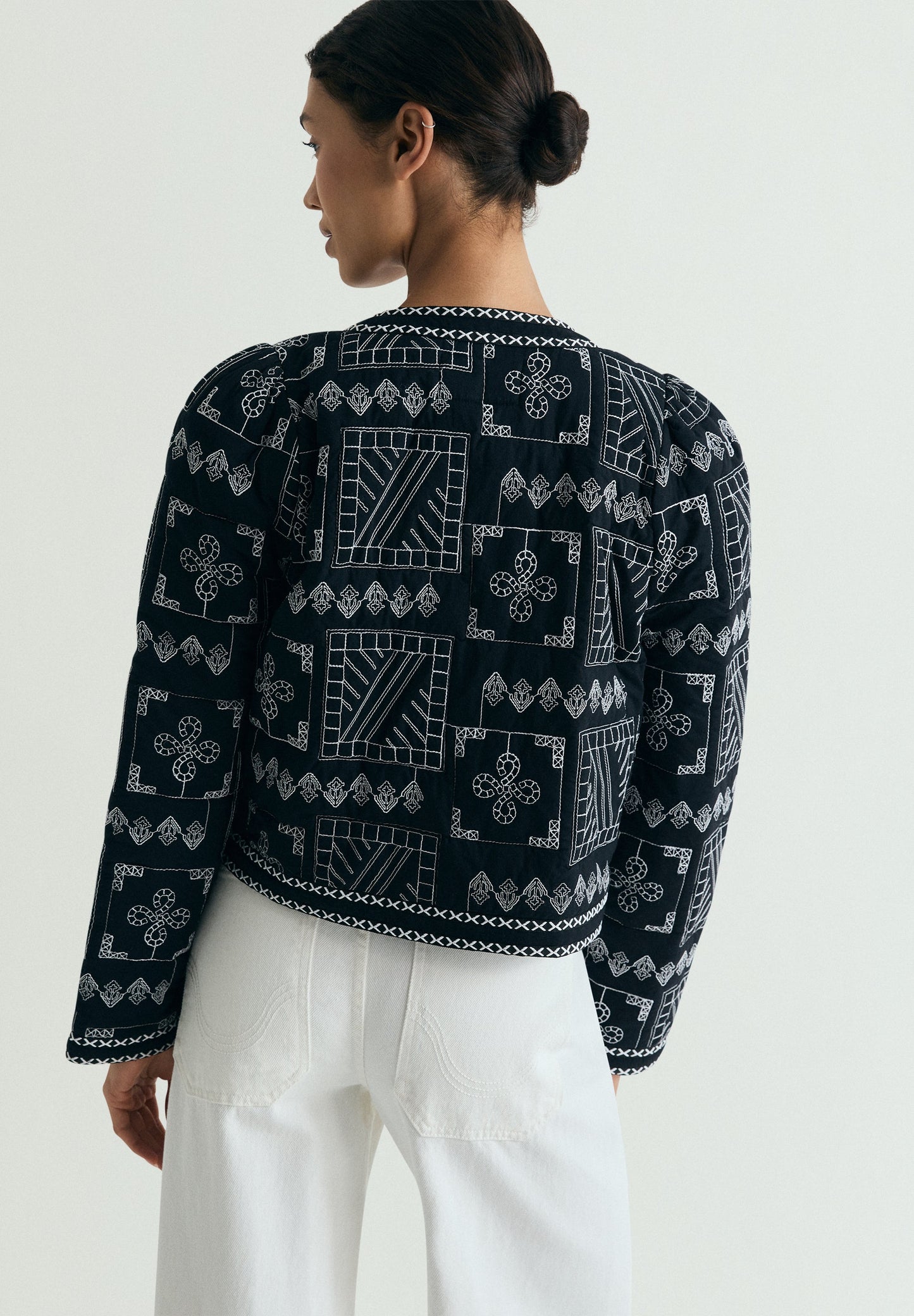 CHAQUETA ACOLCHADA BORDADA