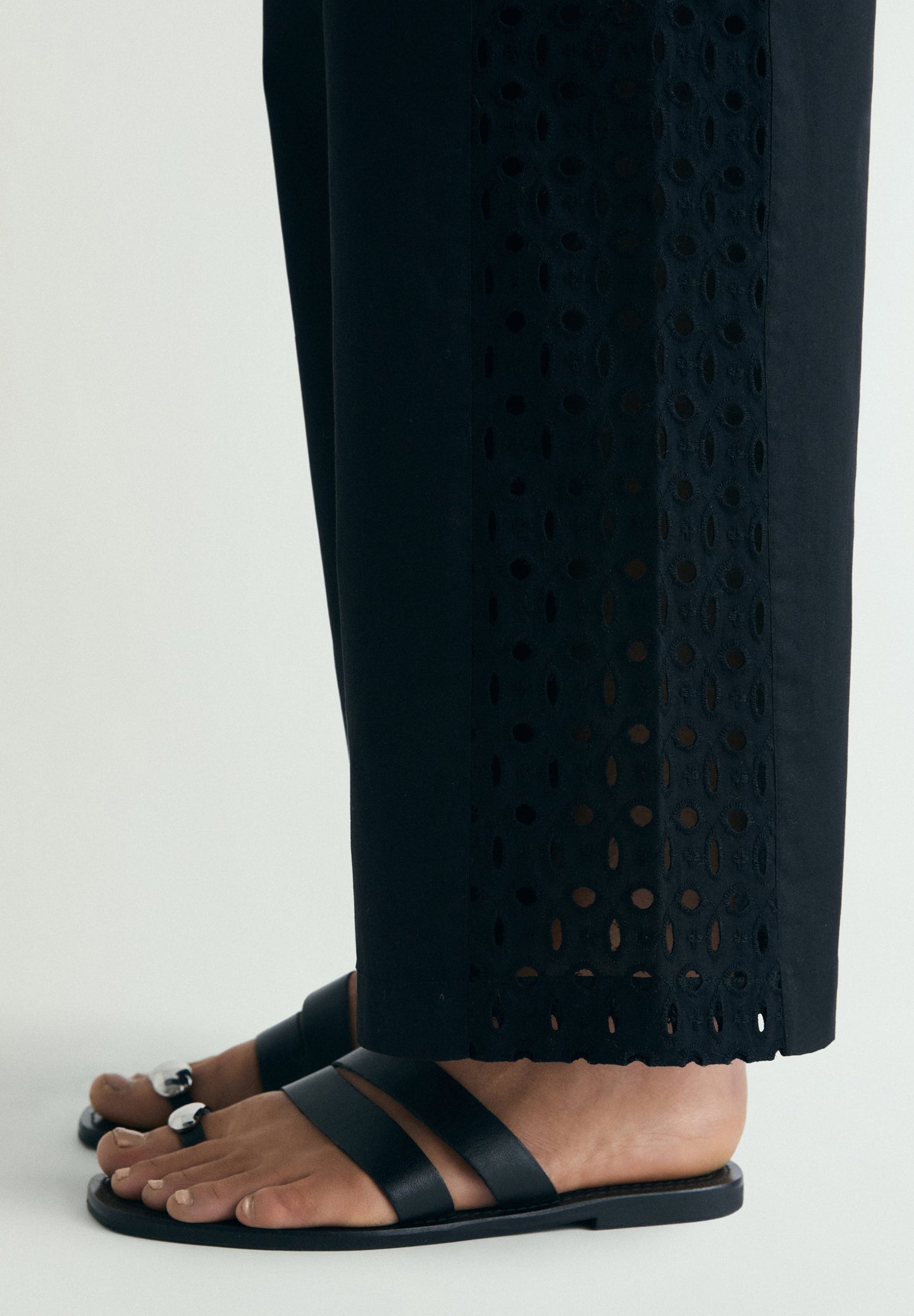 PANTALÓN CALADO BORDADOS