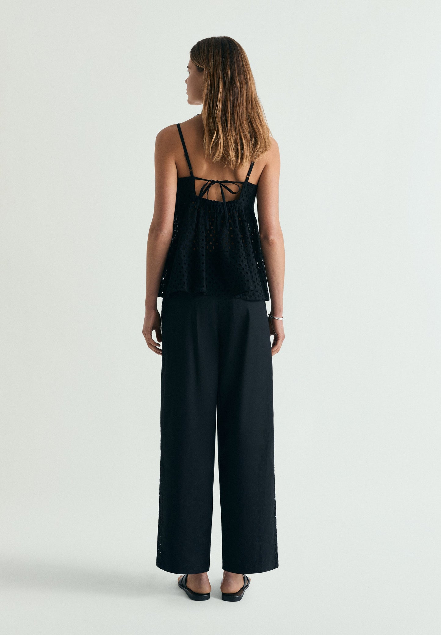 PANTALÓN CALADO BORDADOS