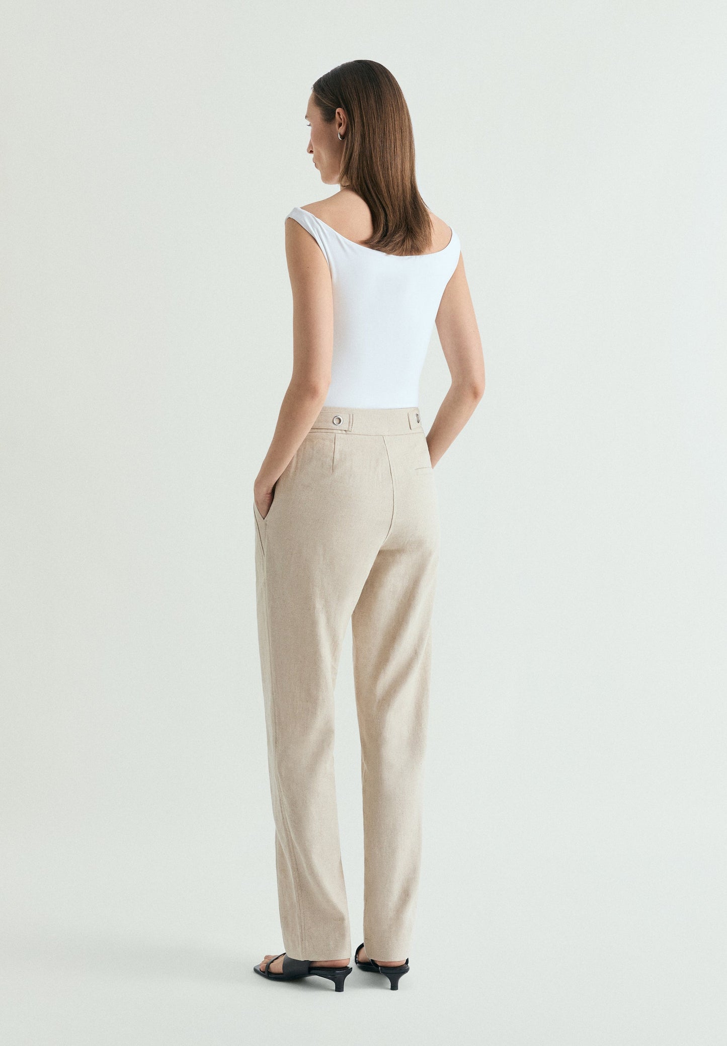 PANTALÓN LINO DETALLES METÁLICOS