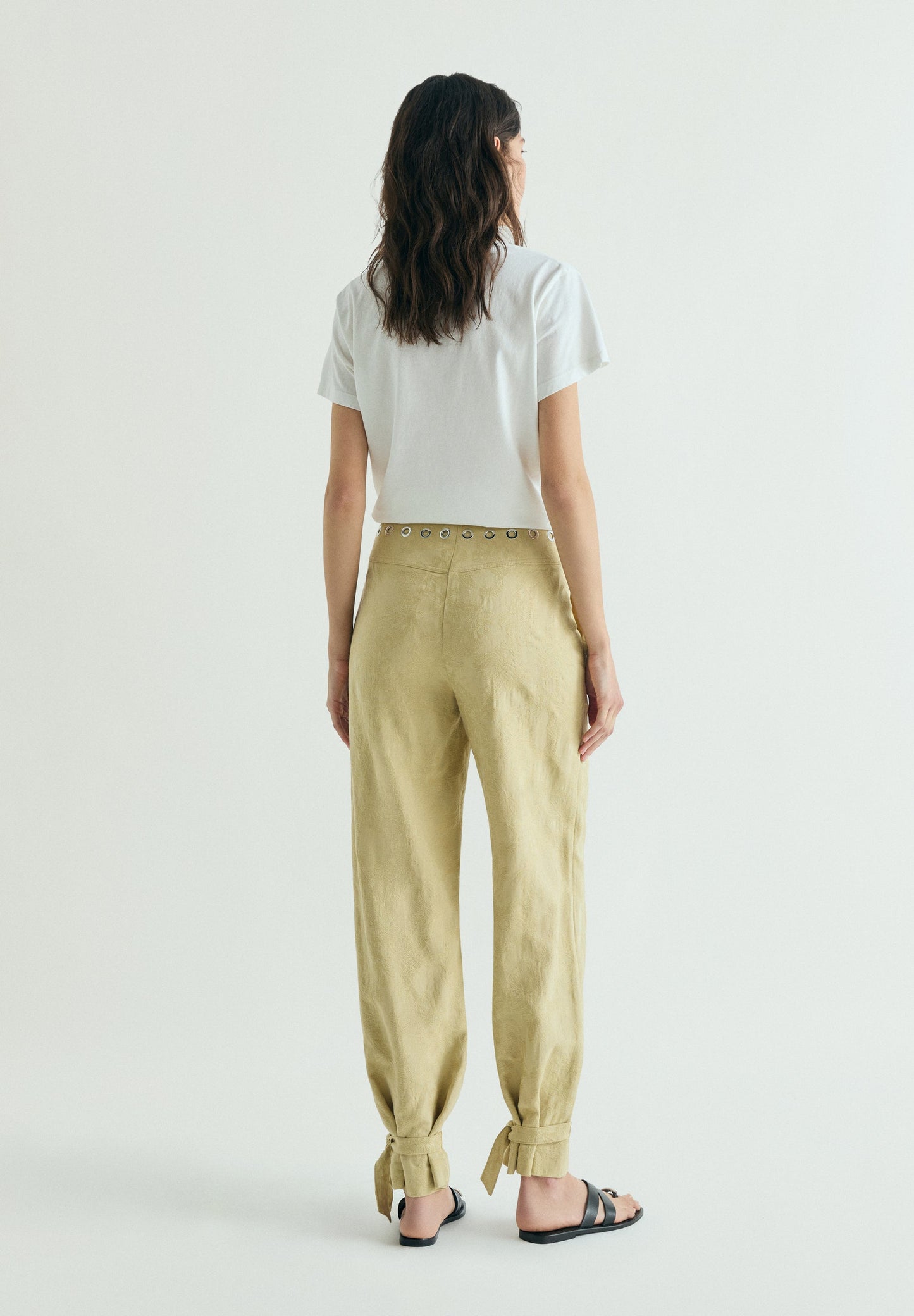 PANTALÓN JACQUARD CON TACHUELAS