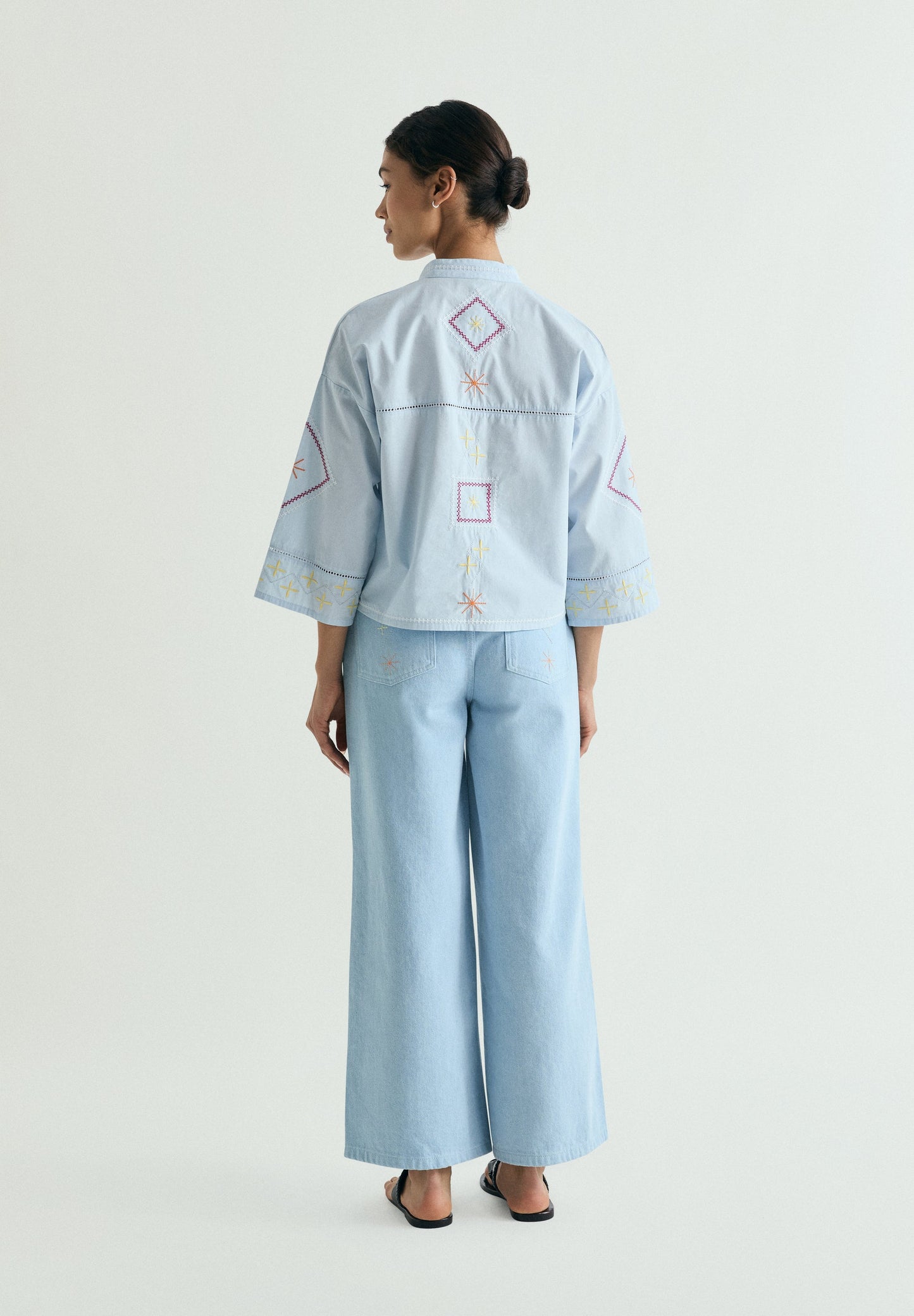 PANTALÓN DENIM WIDE LEG  BORDADOS
