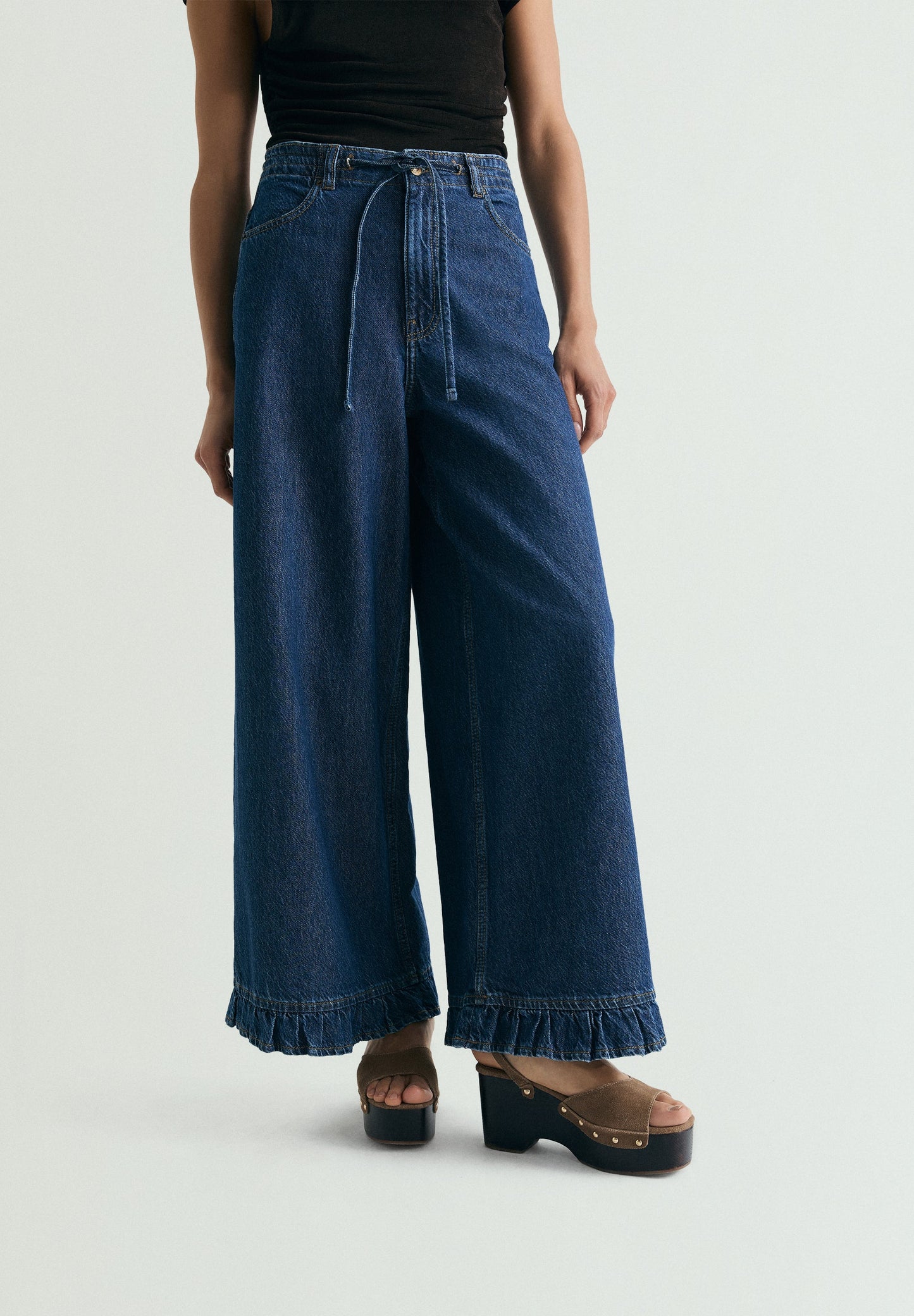 JEANS WIDE LEG DETALLE VOLANTE