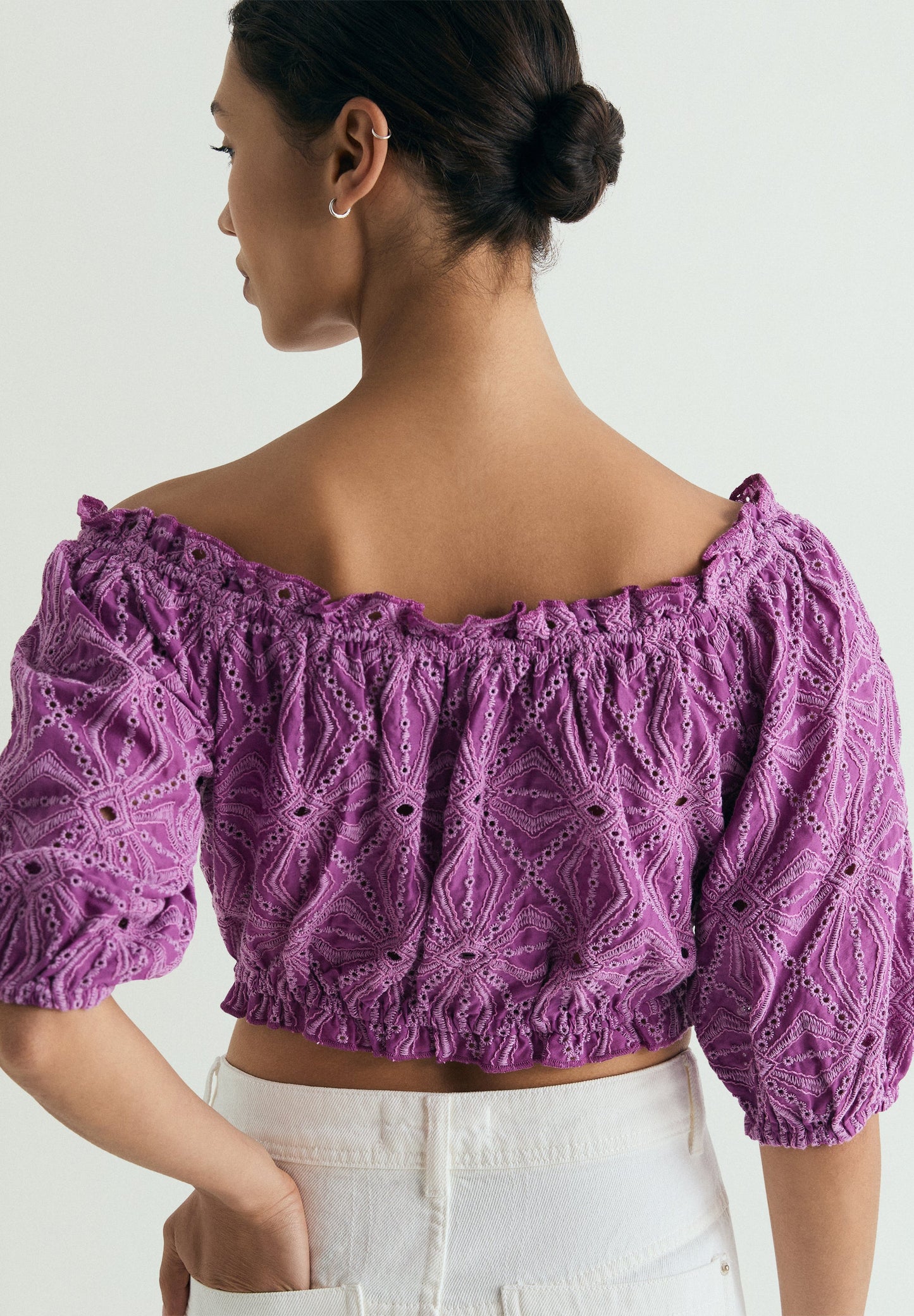 TOP CALADO CUELLO BARCO