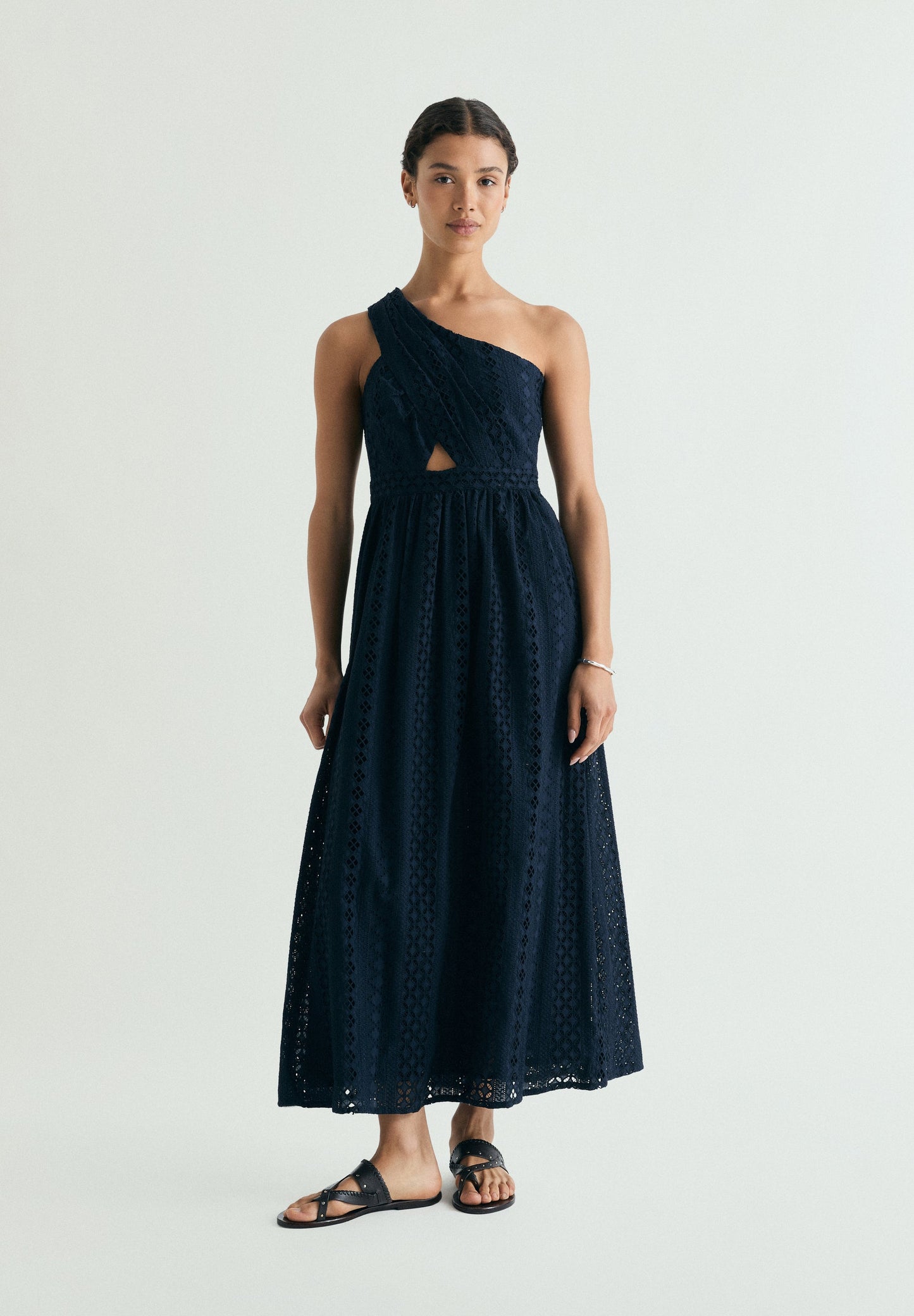VESTIDO MIDI ASIMÉTRICO BORDADO