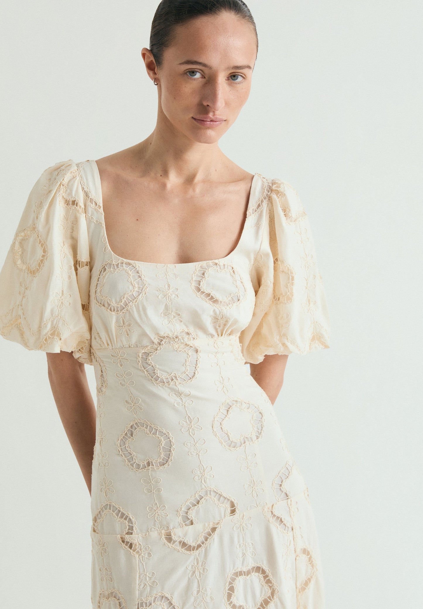 VESTIDO MIDI MANGAS ABULLONADAS