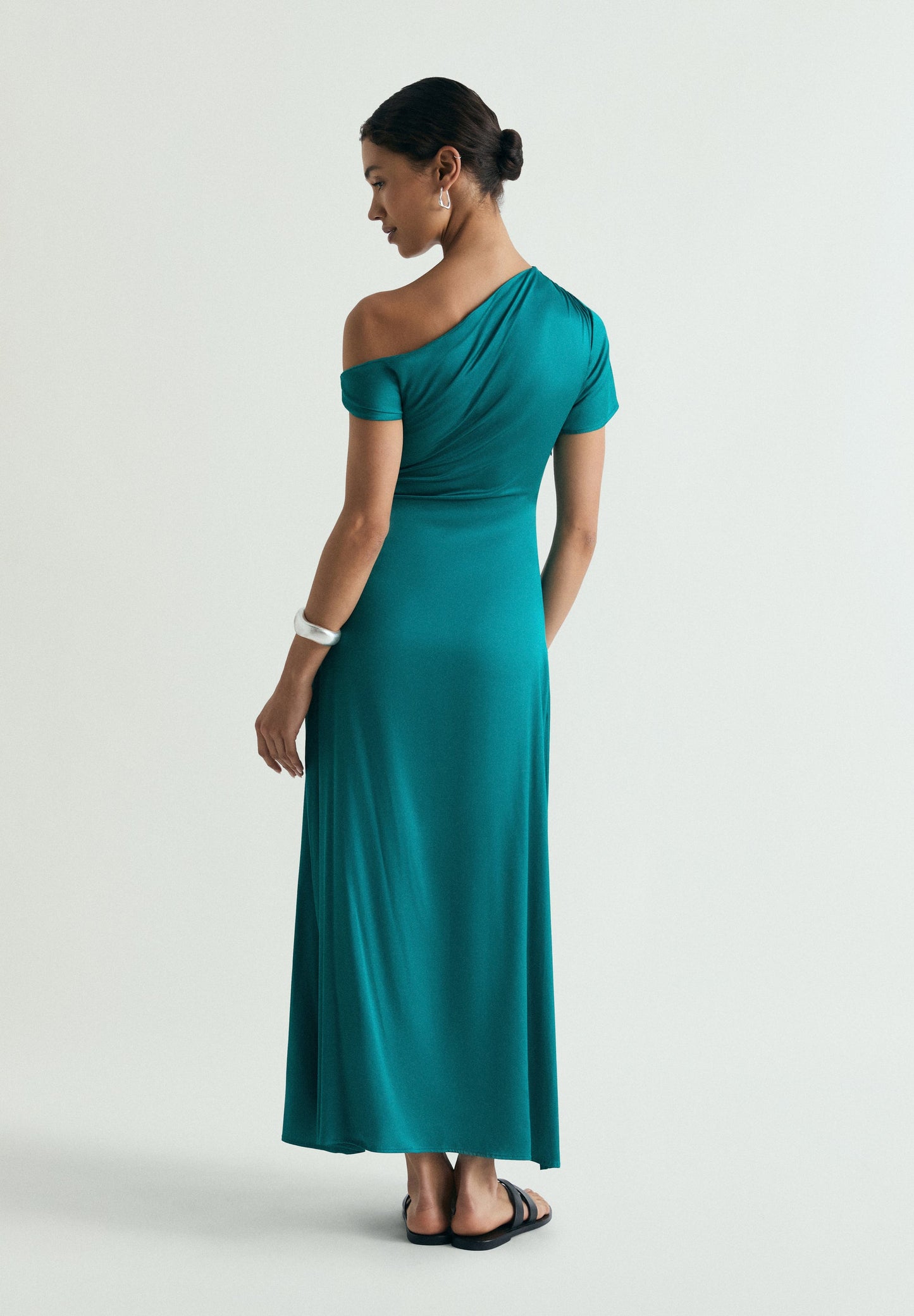 VESTIDO ASIMÉTRICO SATINADO