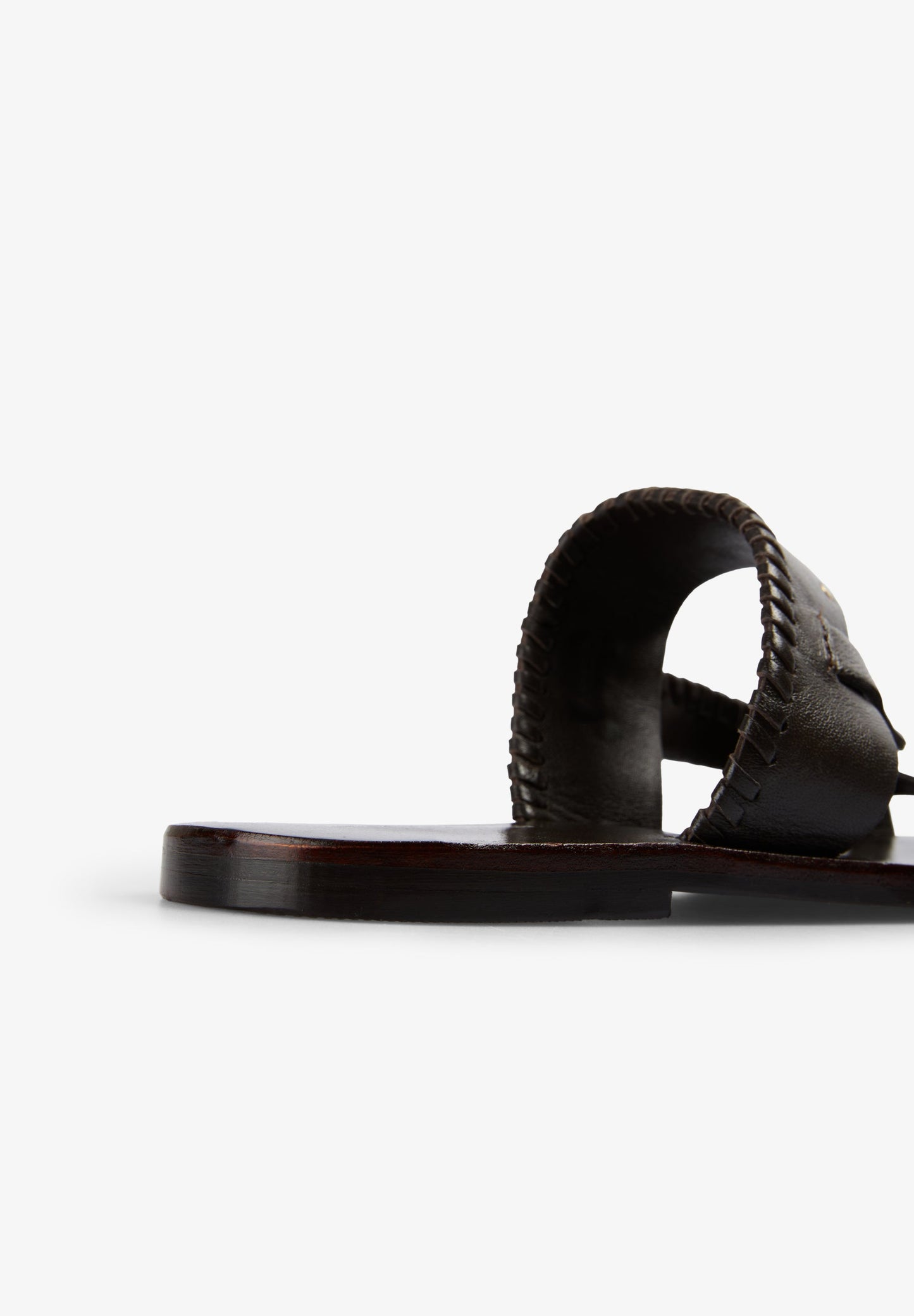 SANDALIAS PIEL TACHUELAS