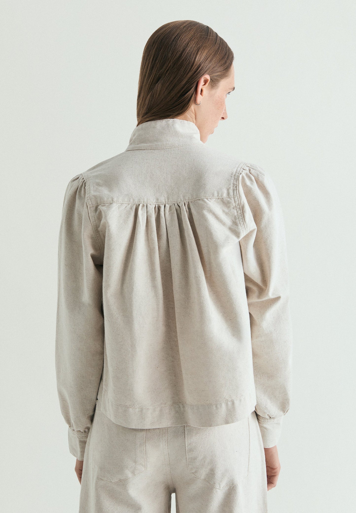 CHAQUETA RÚSTICA MANGAS ABULLONADAS