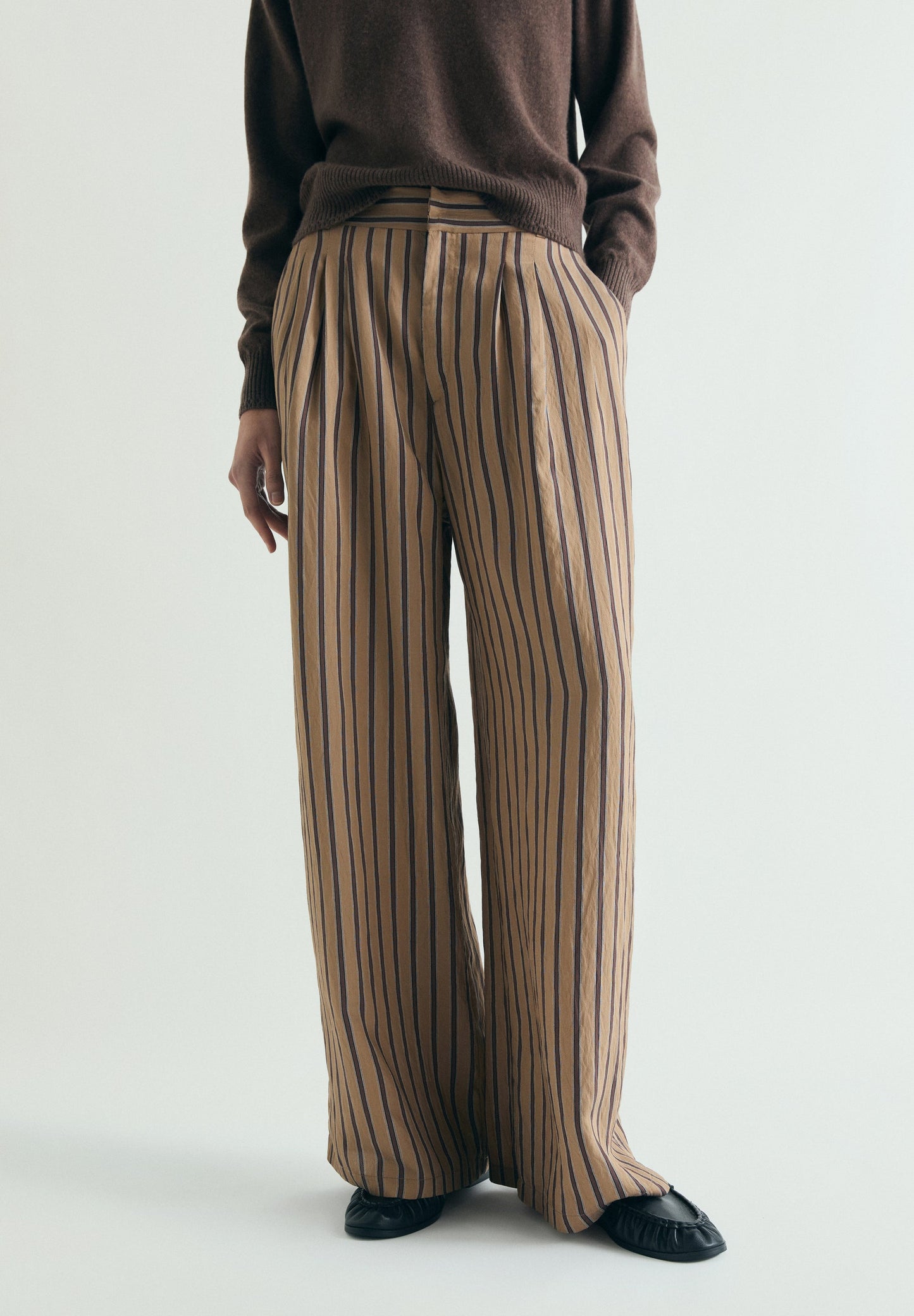 PANTALÓN PINZAS RAYAS