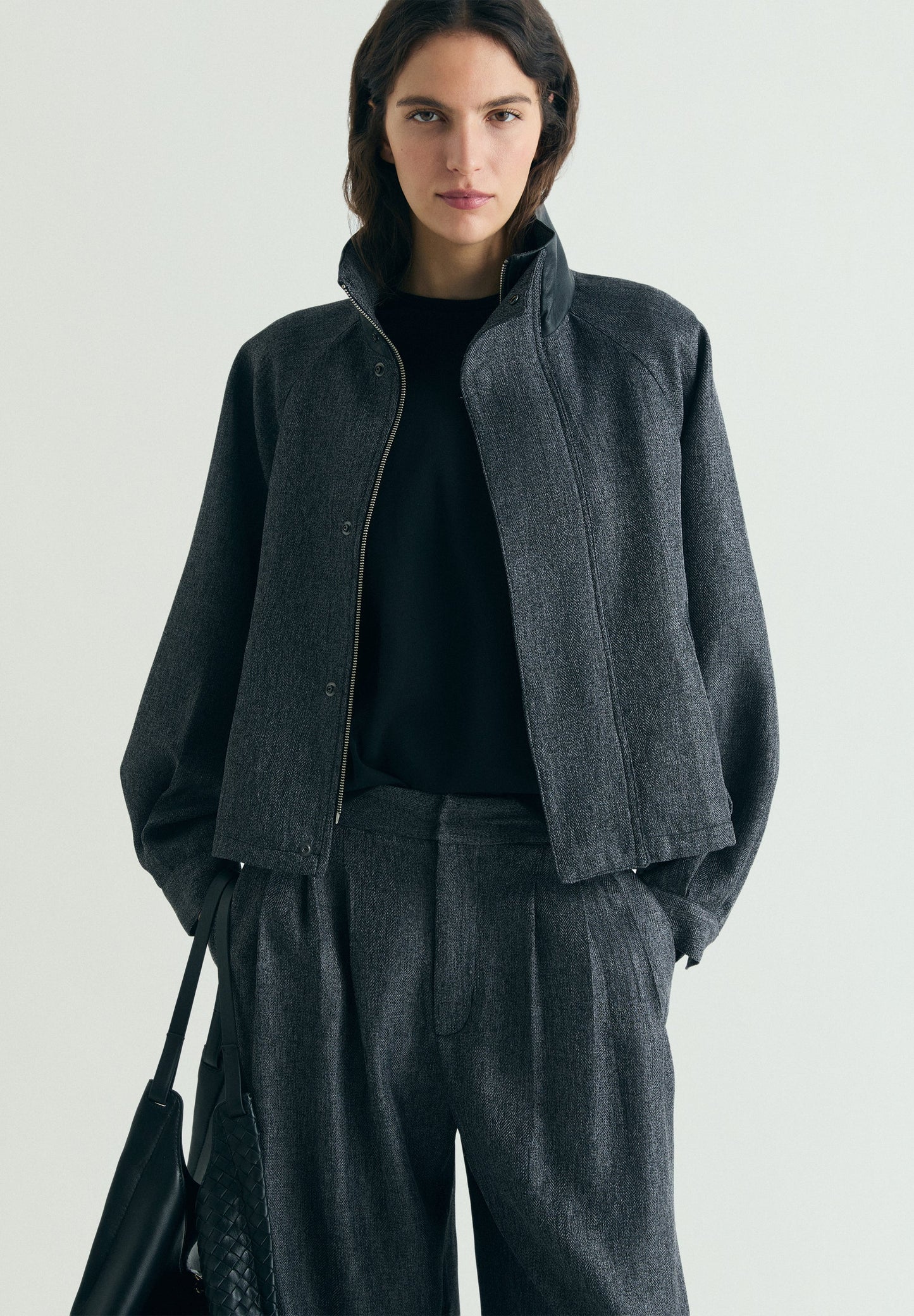 CHAQUETA BOMBER CUELLO CONTRASTE