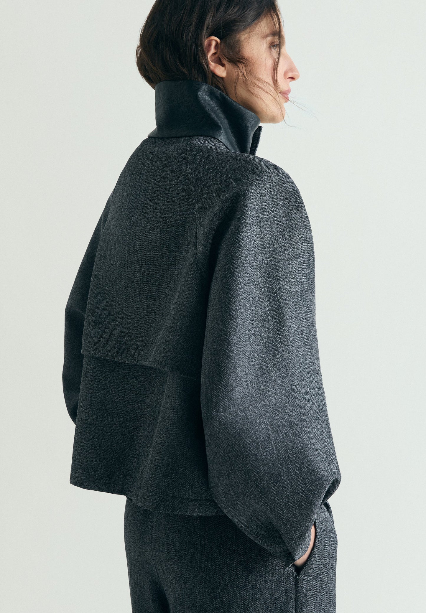 CHAQUETA BOMBER CUELLO CONTRASTE