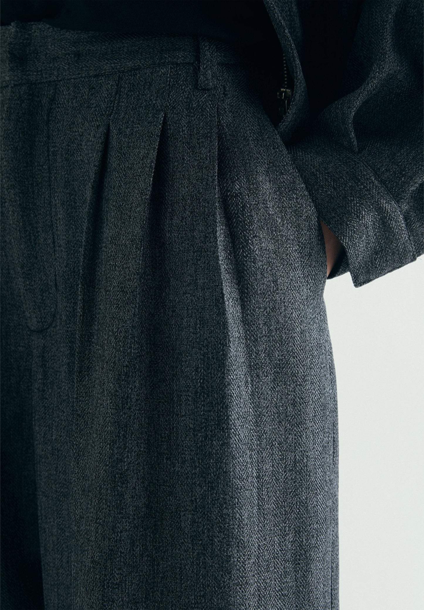 PANTALÓN PINZAS ESPIGA