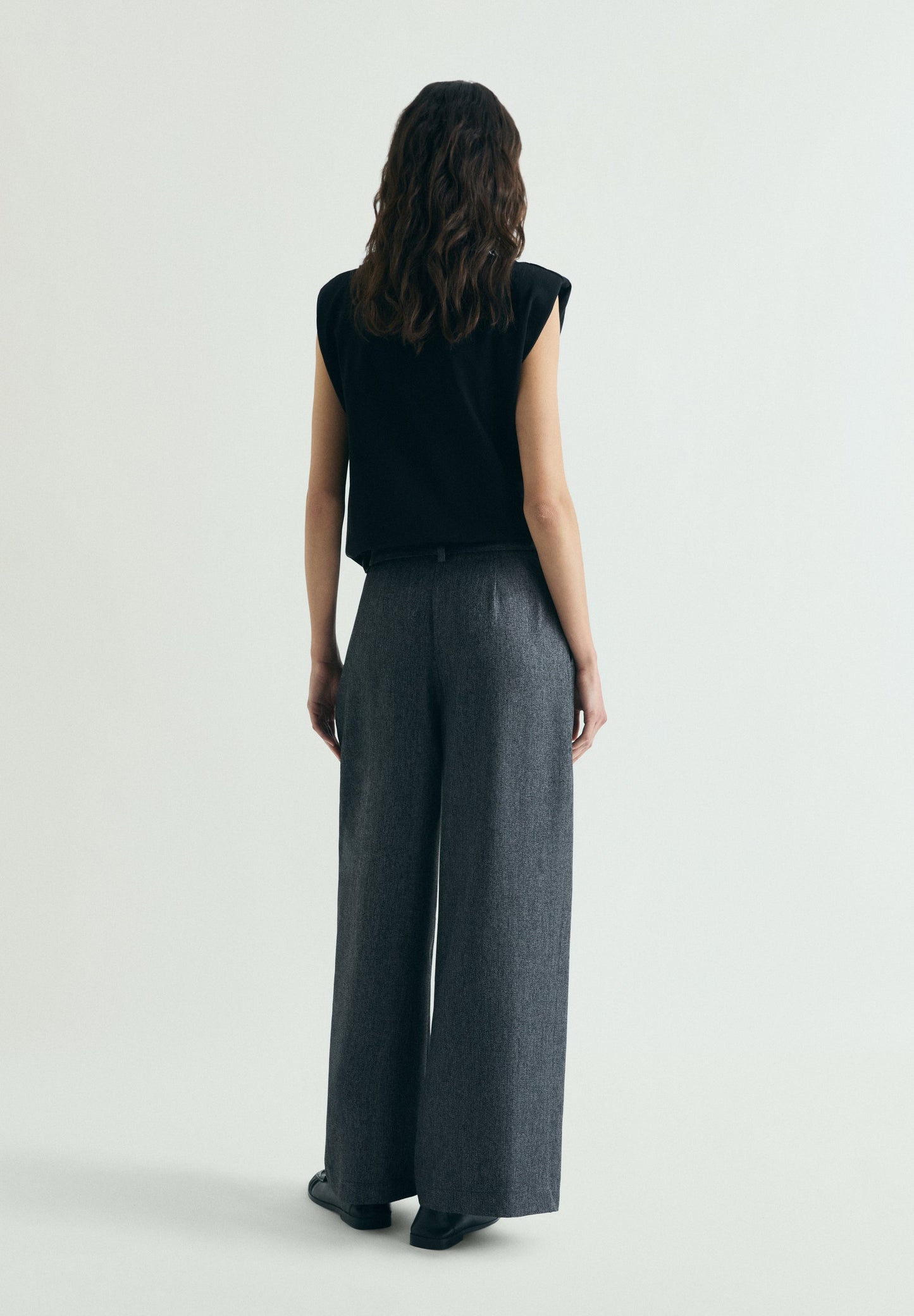 PANTALÓN PINZAS ESPIGA