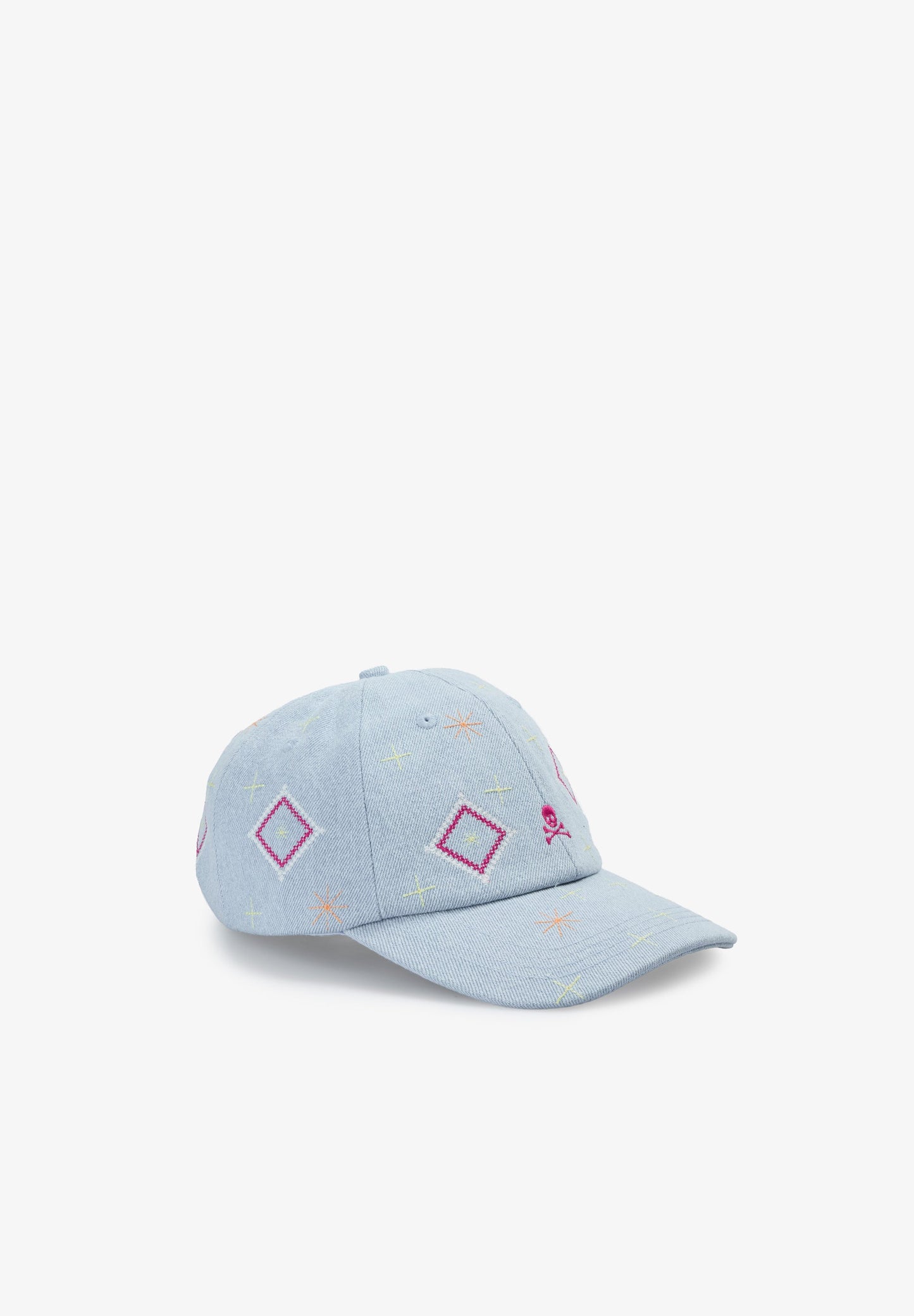 GORRA DETALLES BORDADOS