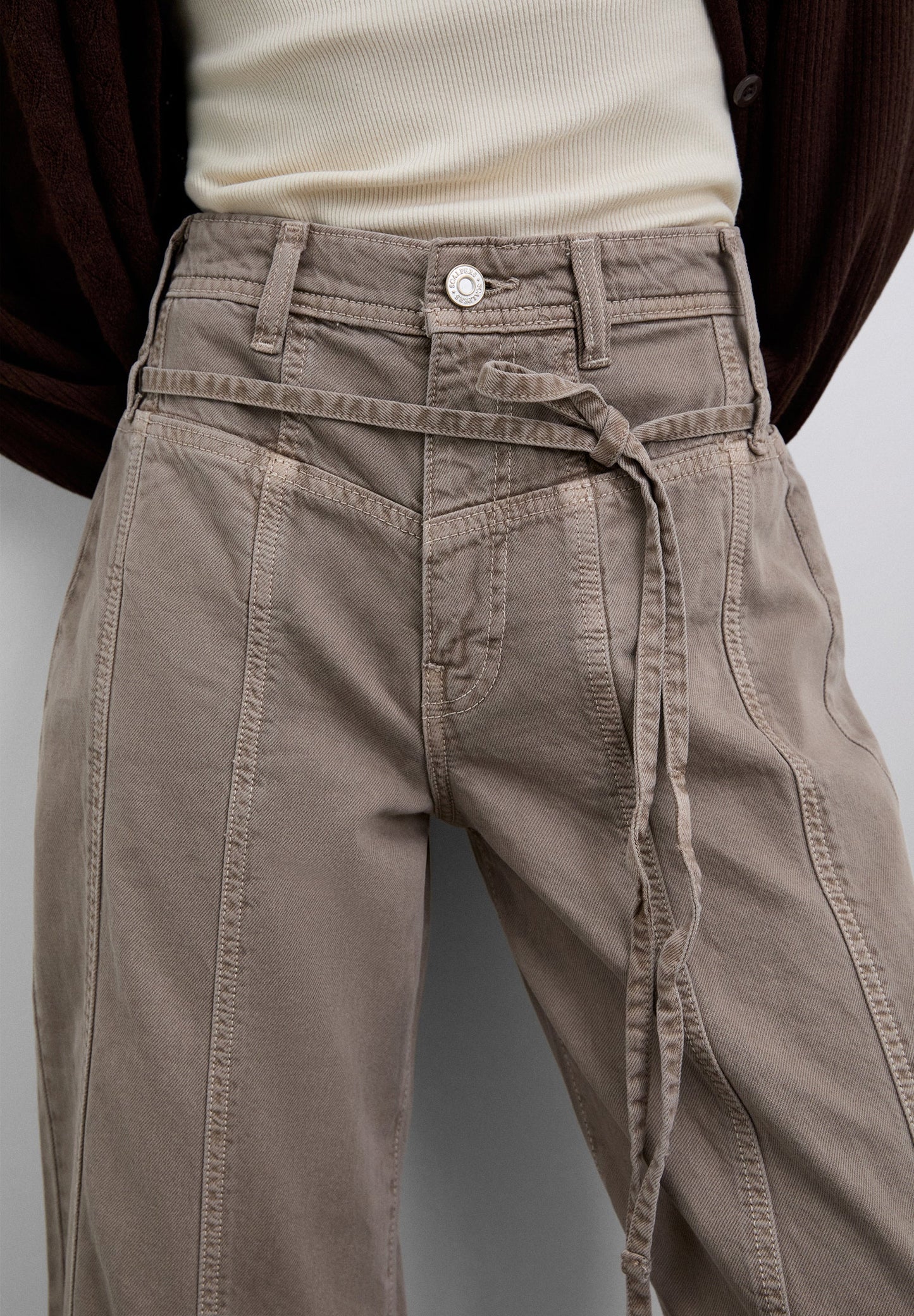 JEANS DETALLE CINTURA