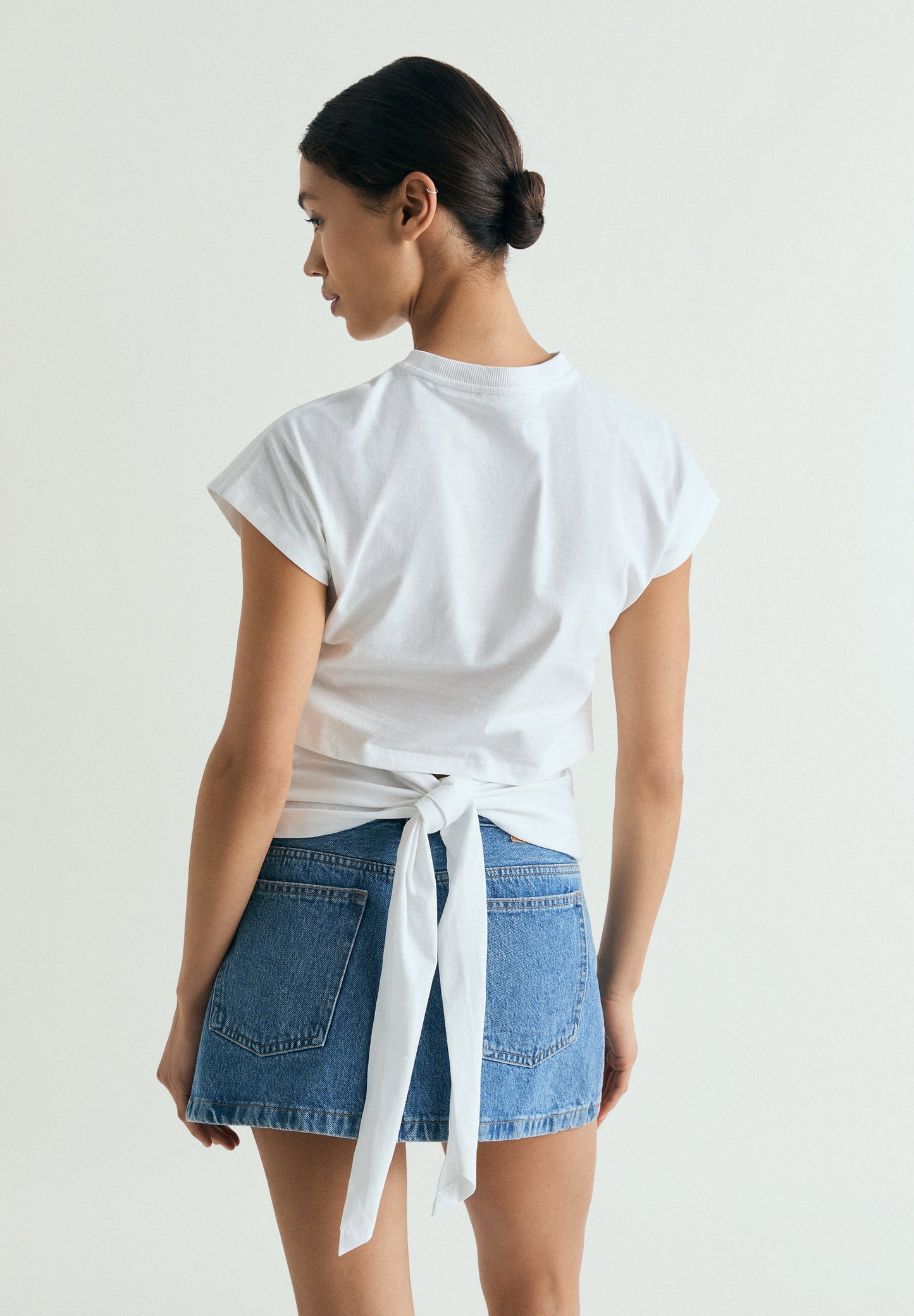 CAMISETA STRASS NUDO TRASERO