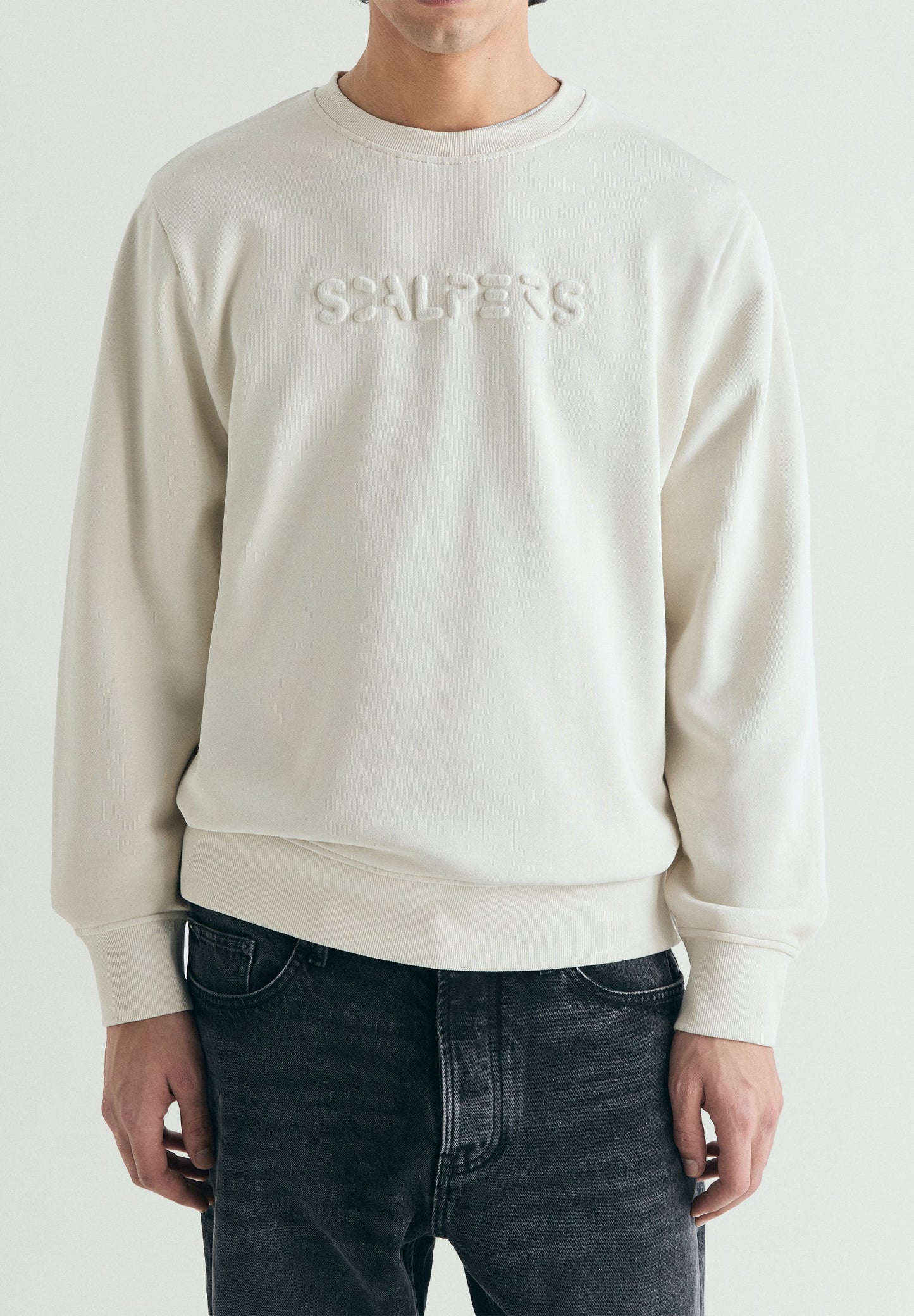 SUDADERA CALAVERA EN RELIEVE
