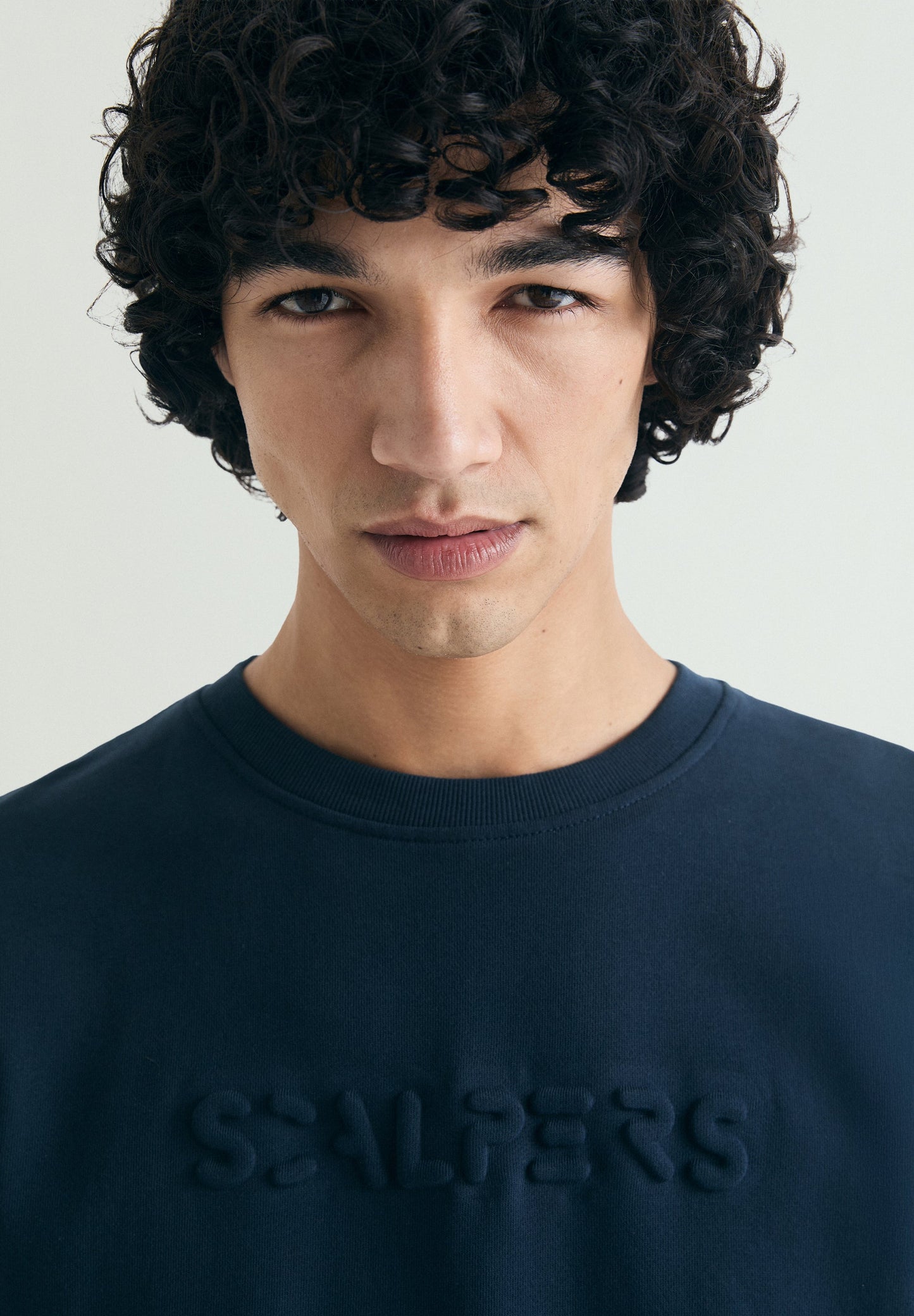 SUDADERA CALAVERA EN RELIEVE