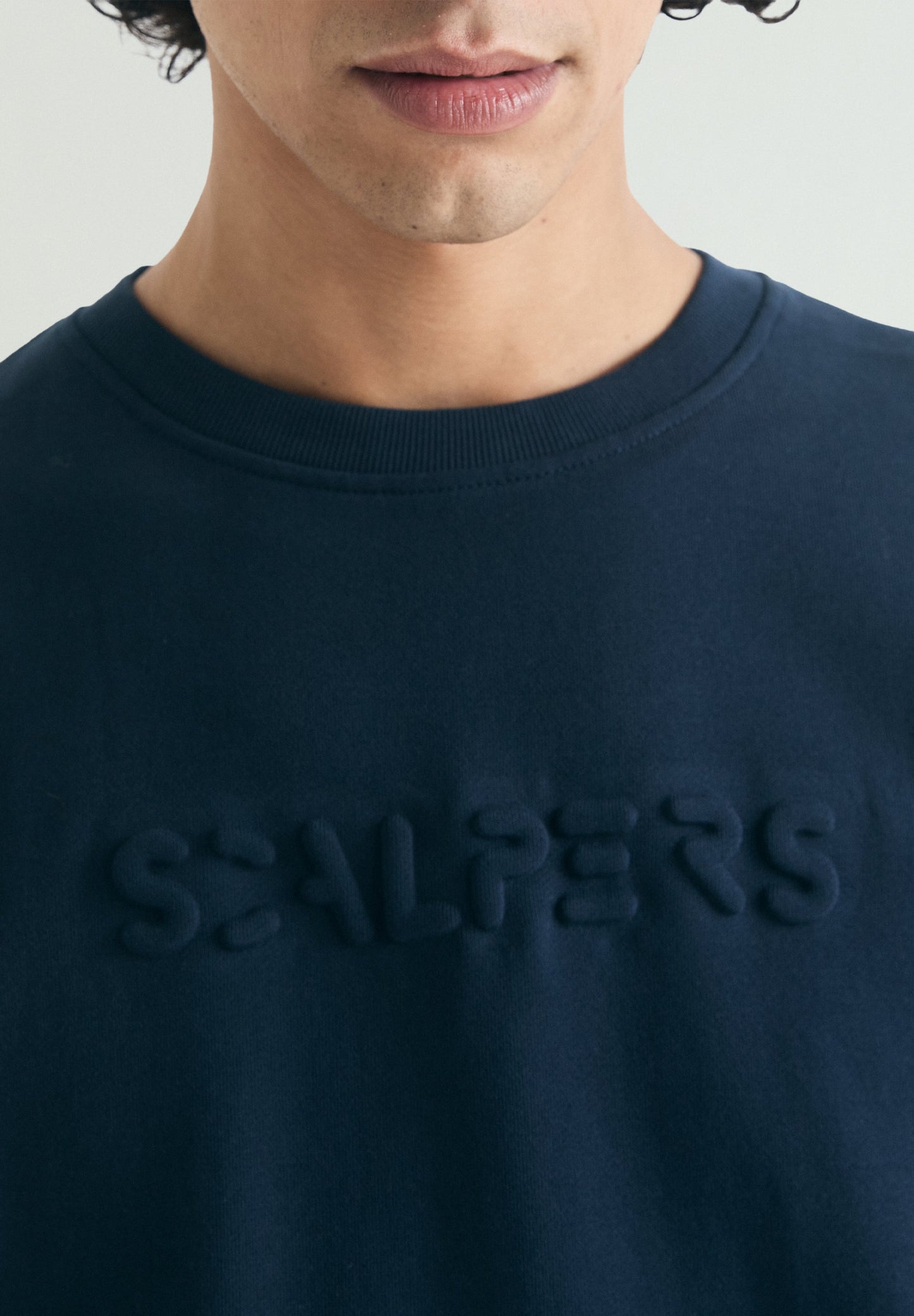 SUDADERA CALAVERA EN RELIEVE