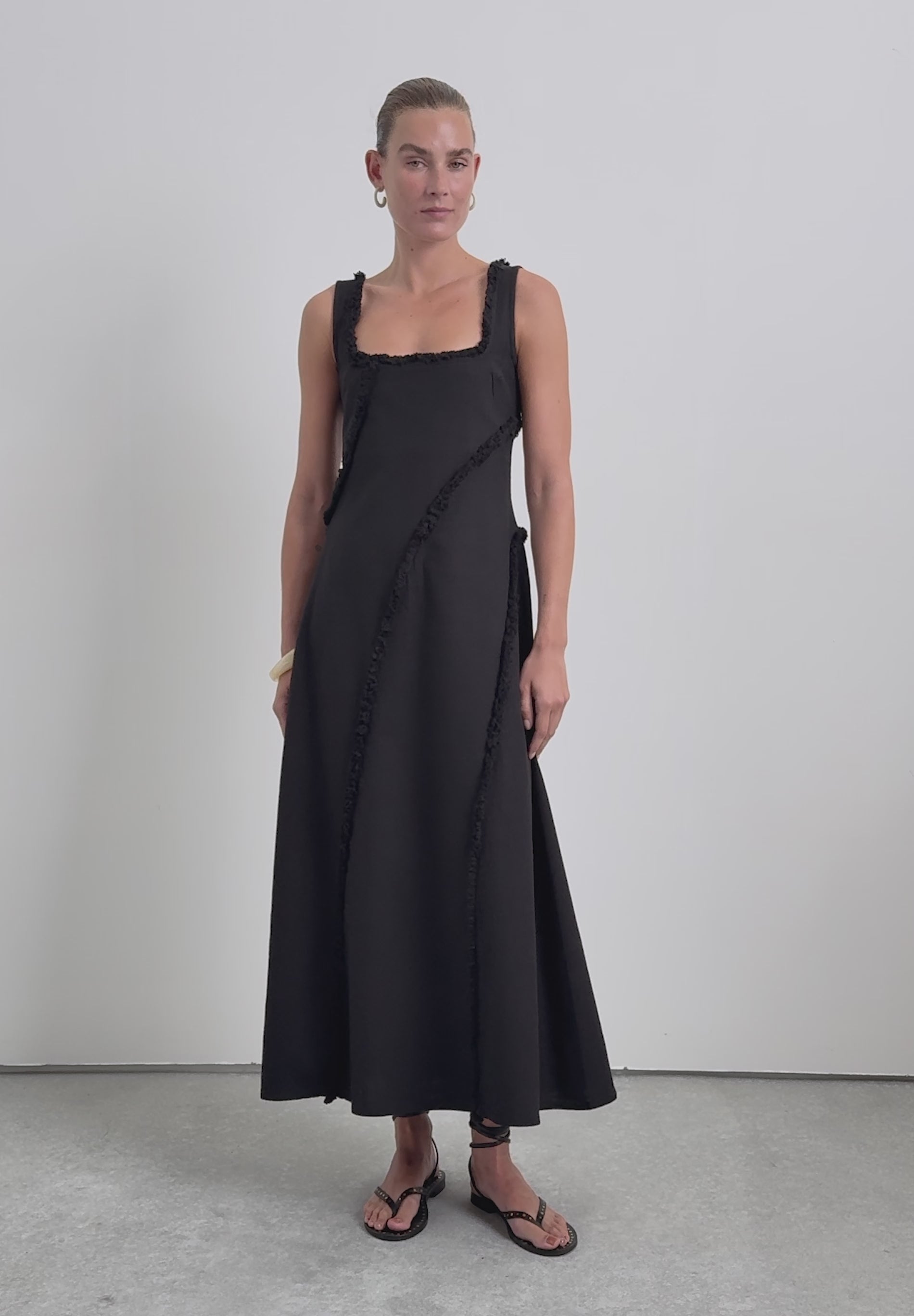 VESTIDO FLECOS DESPUNTADOS